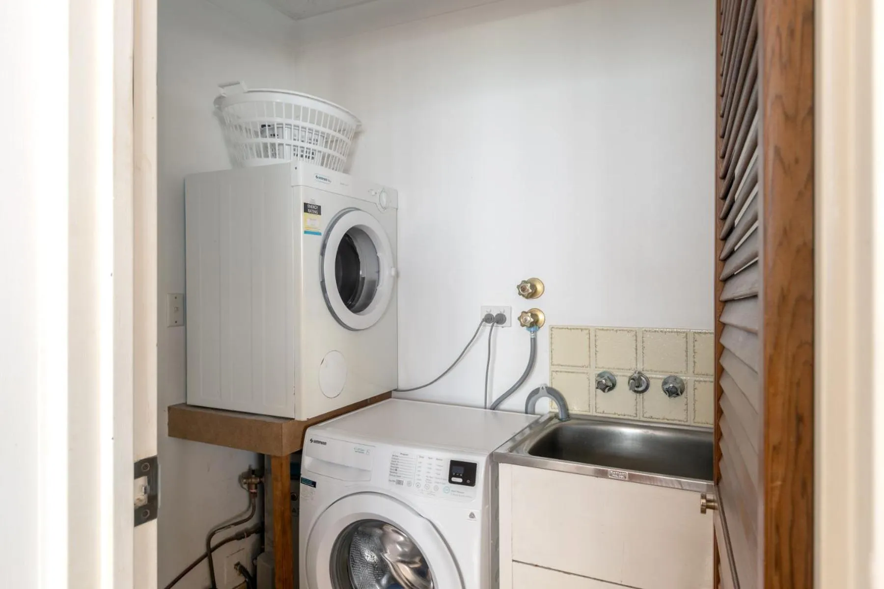 Columbia Beachfront Apartments on Rainbow Bay