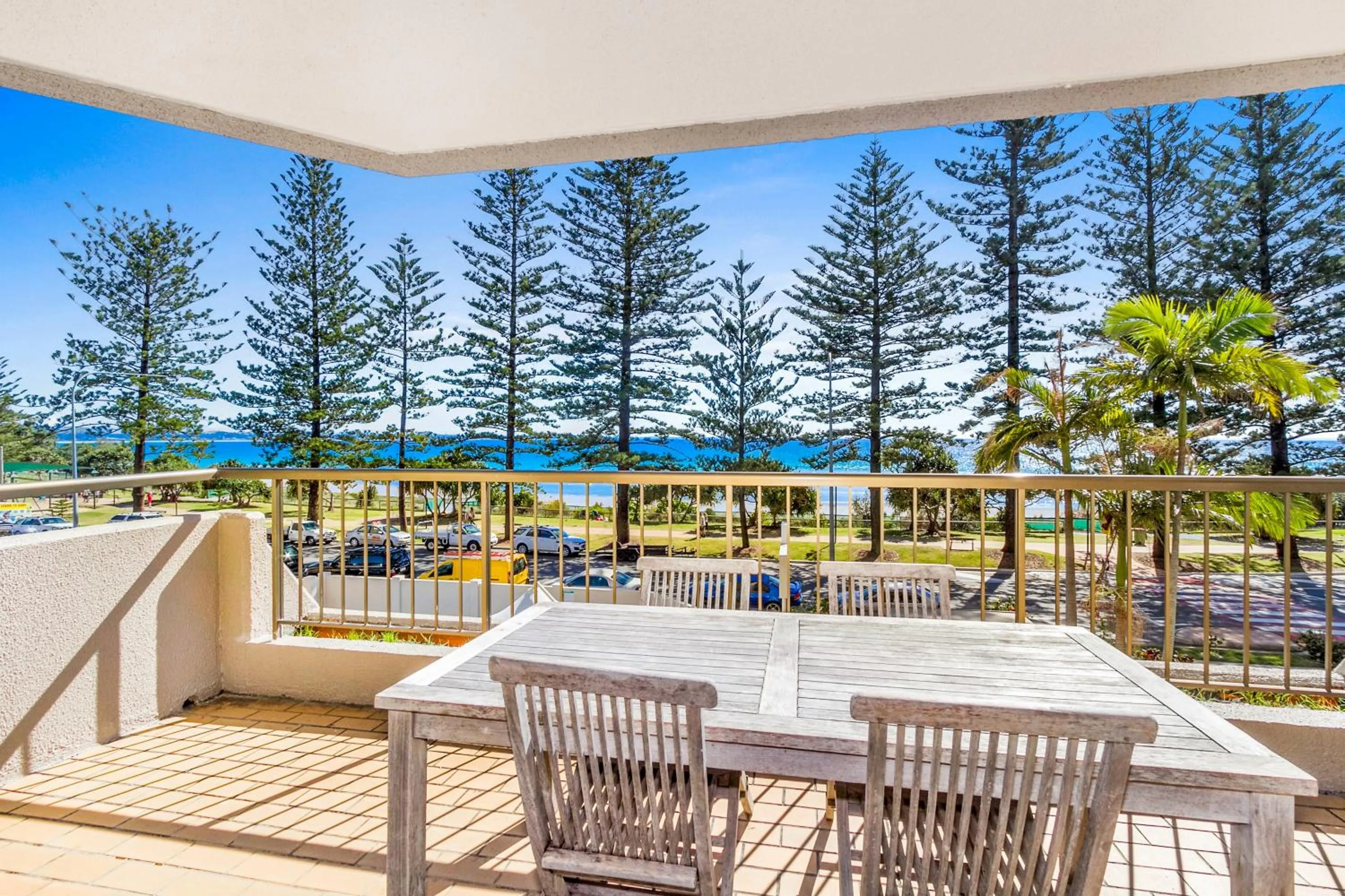 Columbia Beachfront Apartments on Rainbow Bay