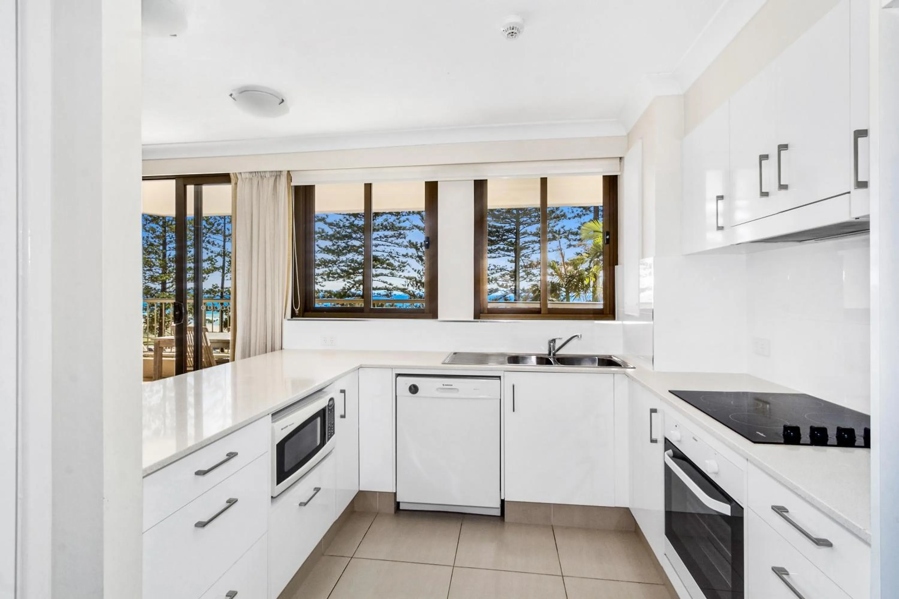 Columbia Beachfront Apartments on Rainbow Bay