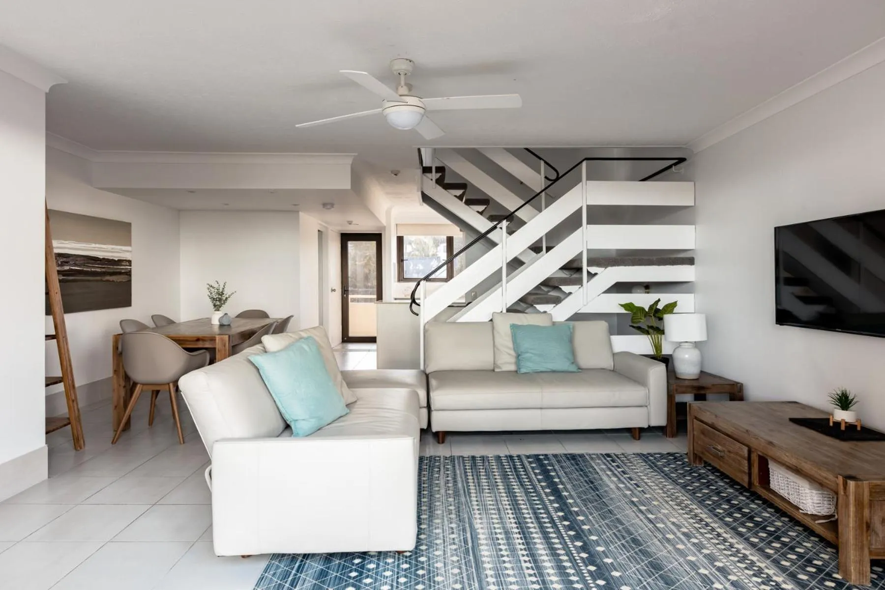 Columbia Beachfront Apartments on Rainbow Bay