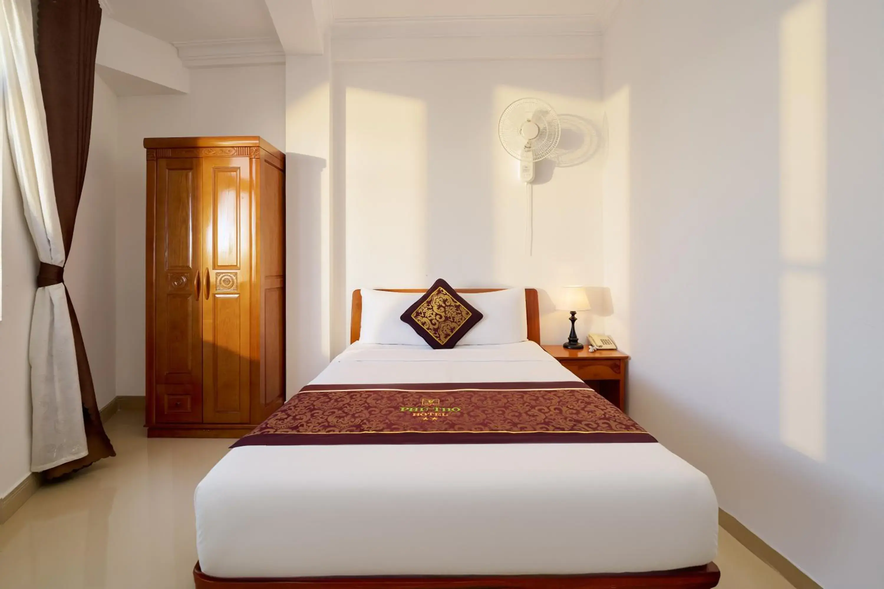 Standard Double Room with Window in Phu Tho Da Lat Hotel Standard Double Room with Window in Phu Tho Da Lat Hotel