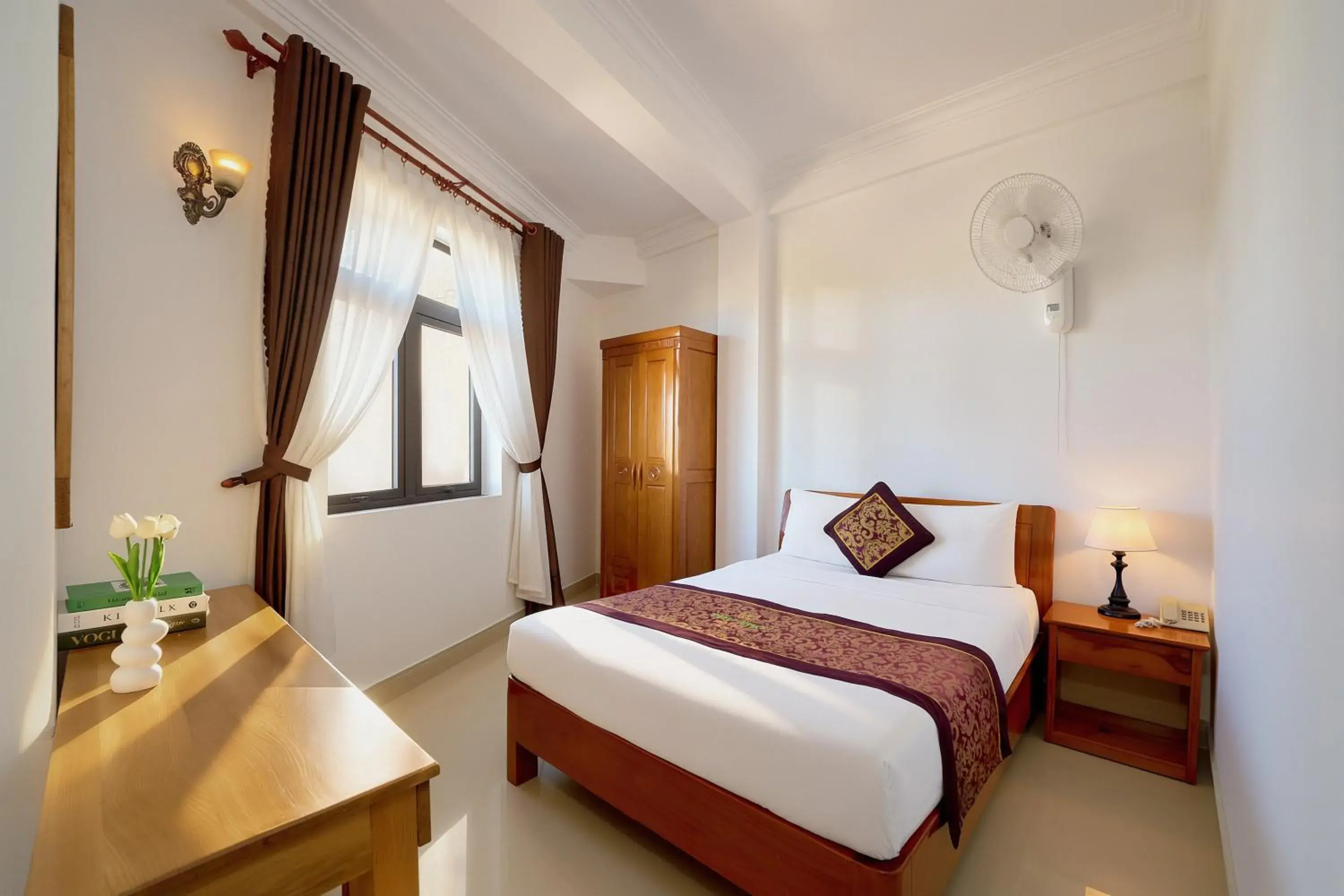 Standard Double Room with Window in Phu Tho Da Lat Hotel Standard Double Room with Window in Phu Tho Da Lat Hotel