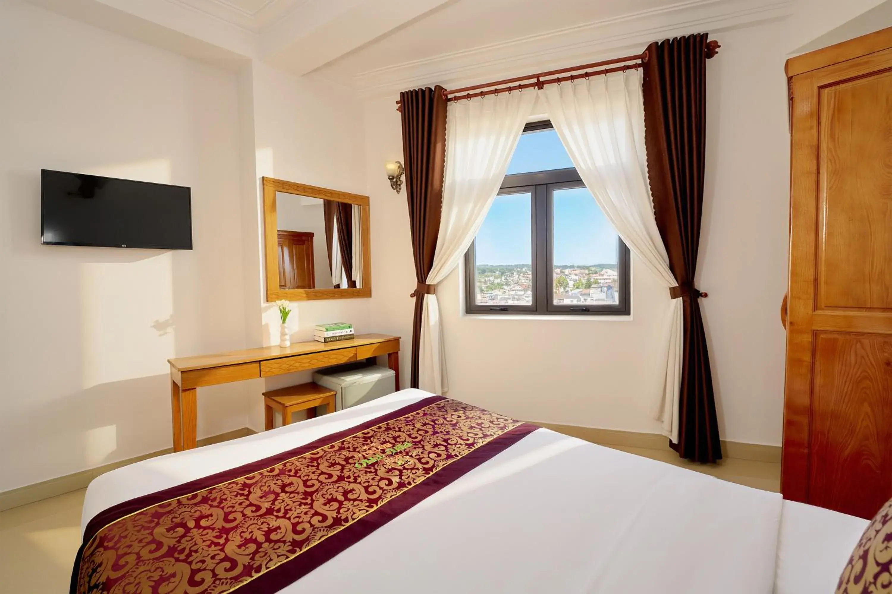 Standard Double Room with Window in Phu Tho Da Lat Hotel Standard Double Room with Window in Phu Tho Da Lat Hotel