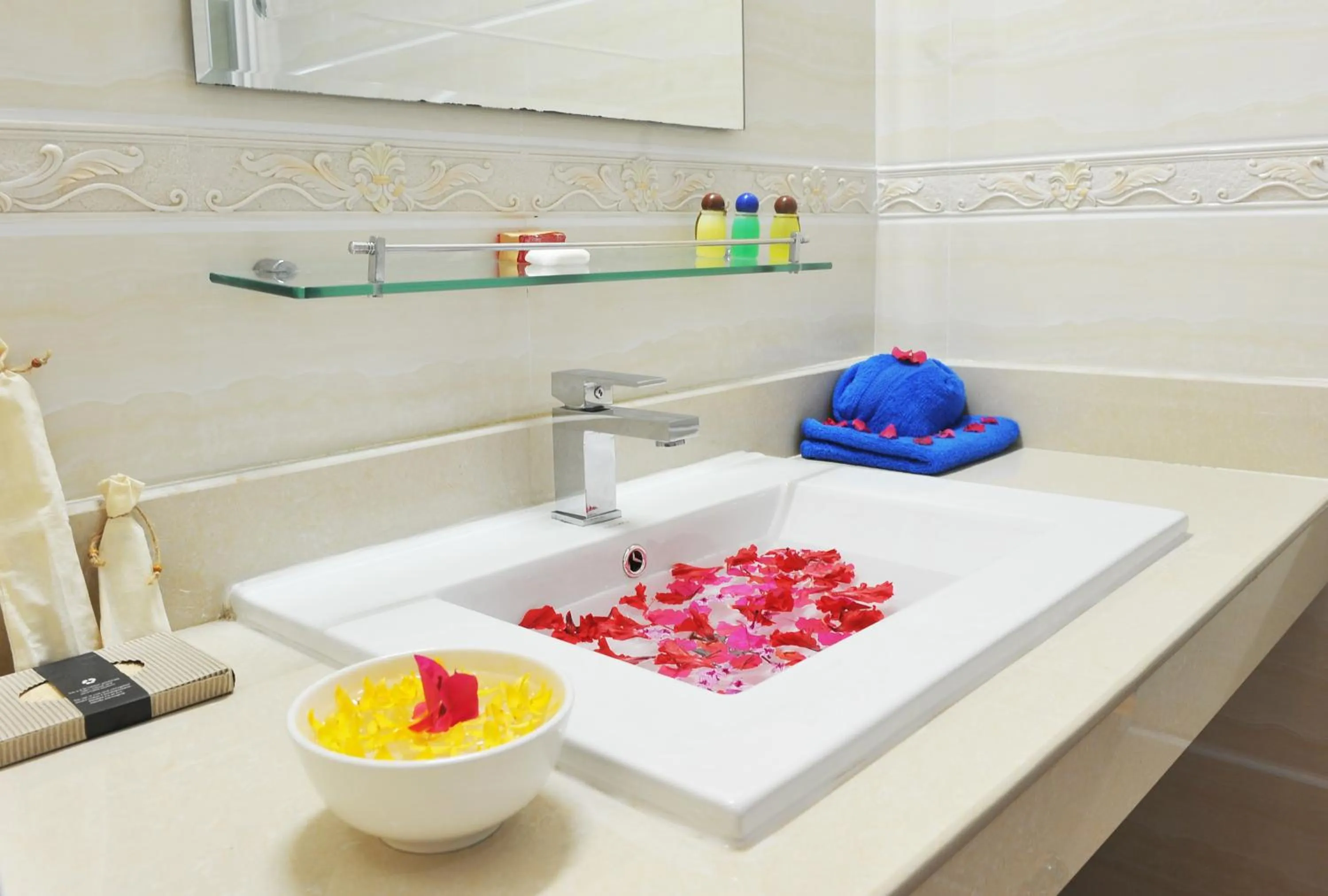 Turquoise Residence by UI