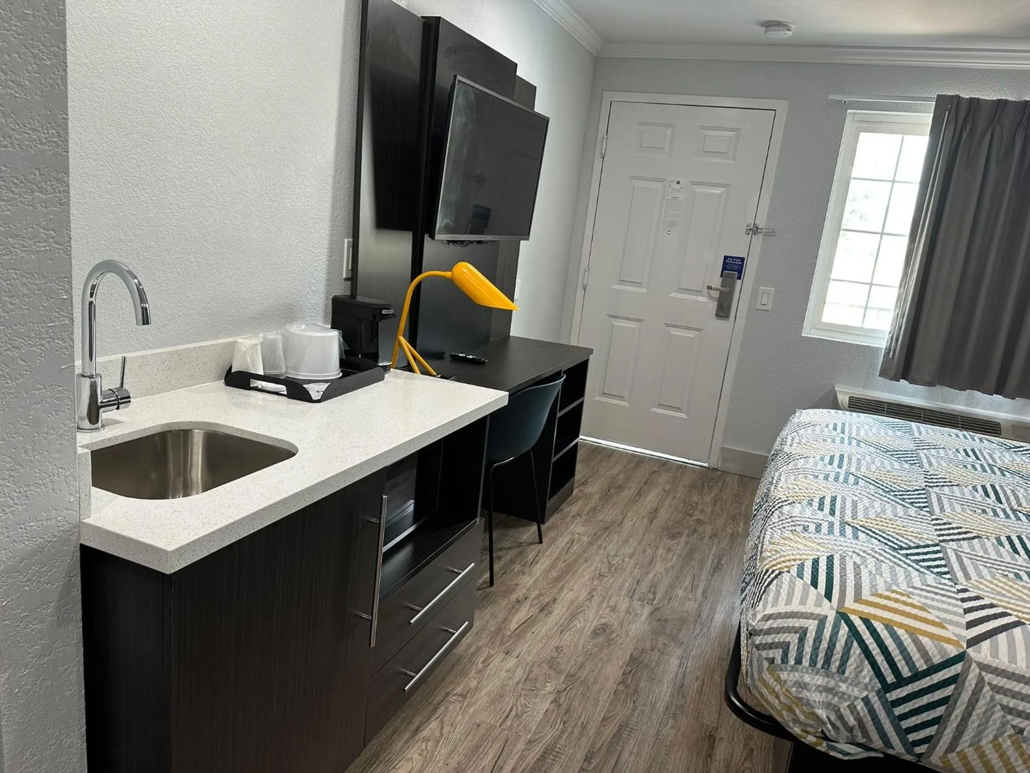 Kitchen or kitchenette, Bed in Studio 6 Suites San Ysidro CA San Diego South Bay