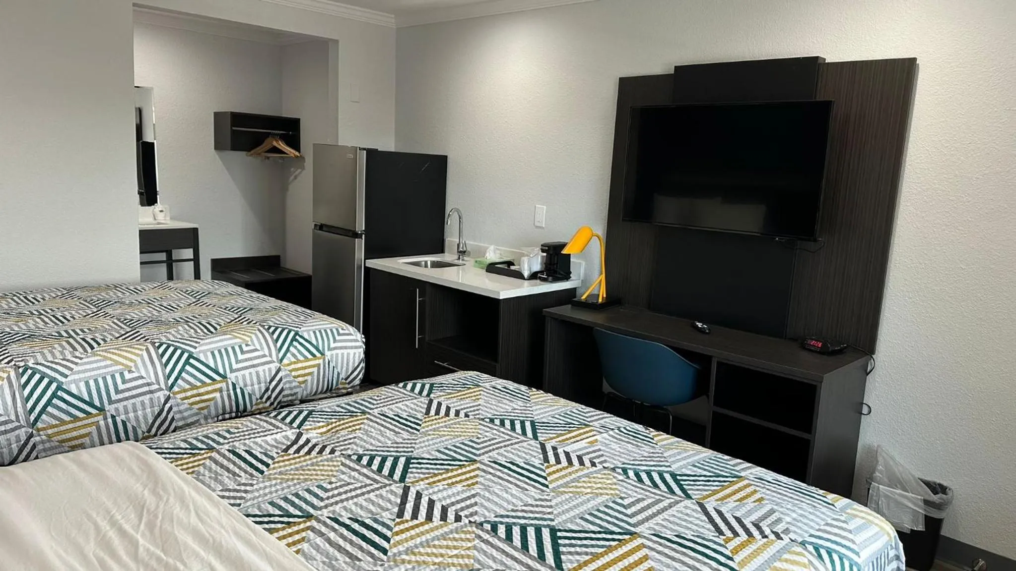 Kitchen or kitchenette, Bed in Studio 6 Suites San Ysidro CA San Diego South Bay