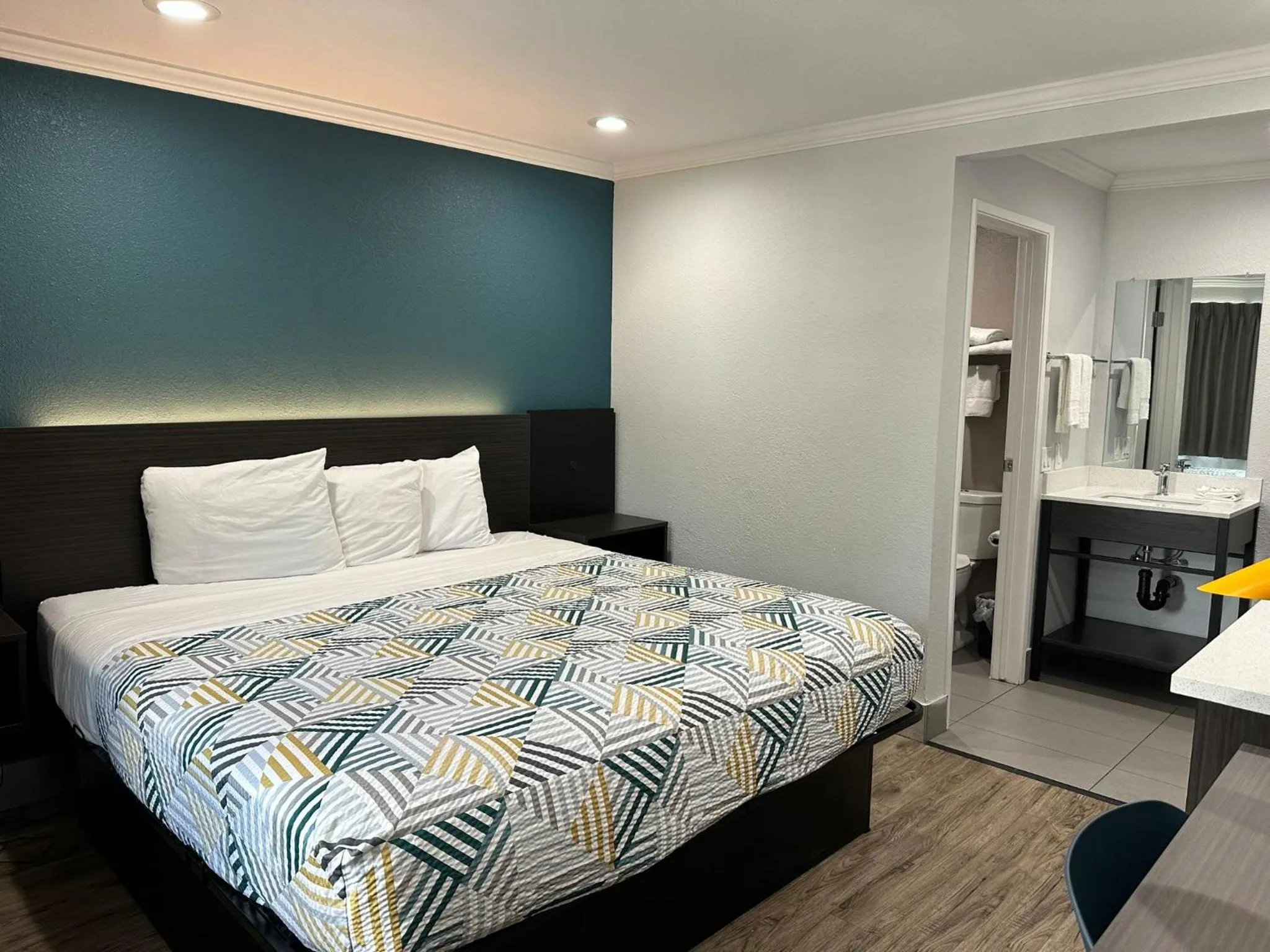 Bedroom, Bed in Studio 6 Suites San Ysidro CA San Diego South Bay