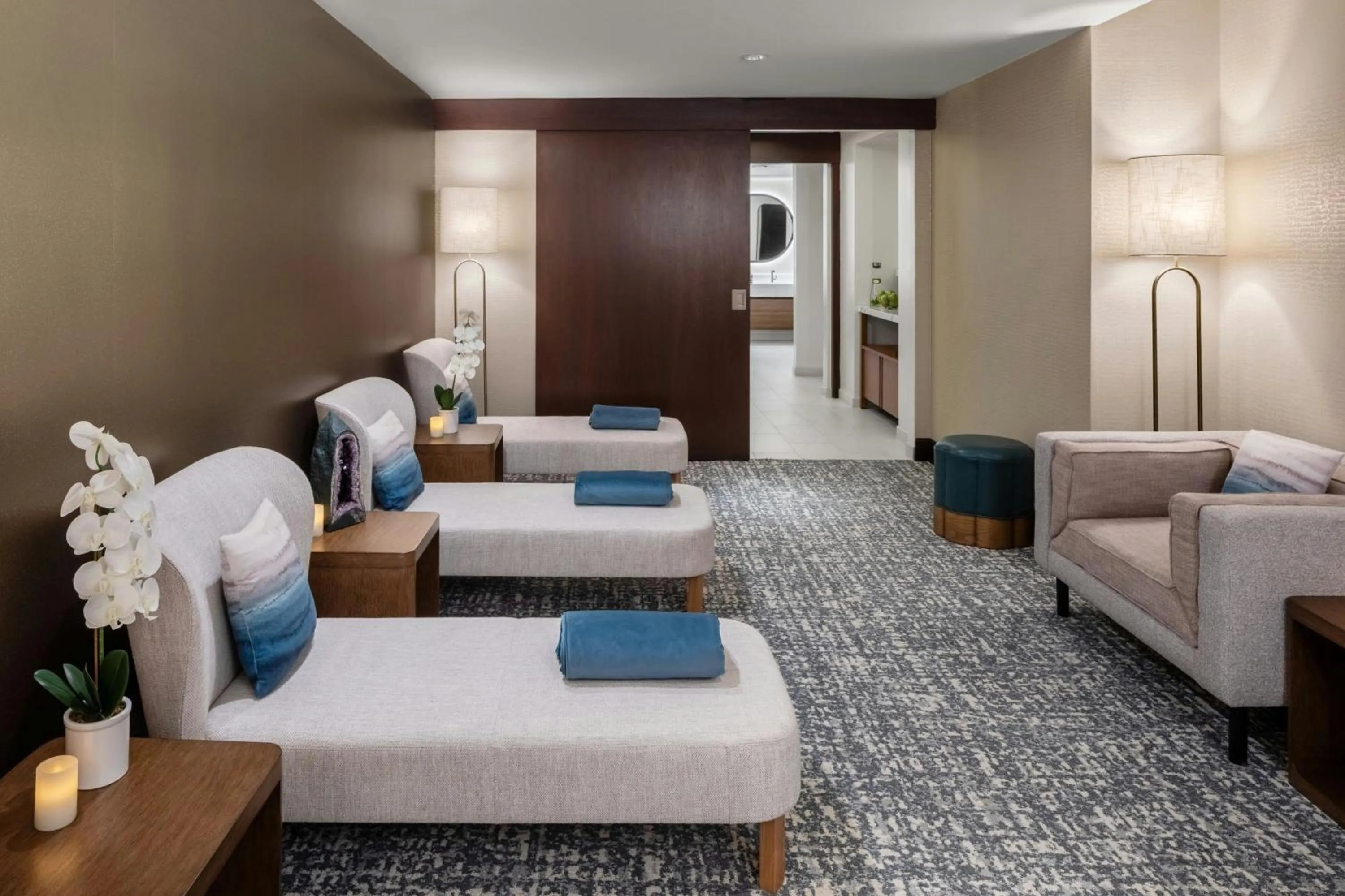 Lounge or bar, Bed in The Westin Fort Lauderdale Beach Resort