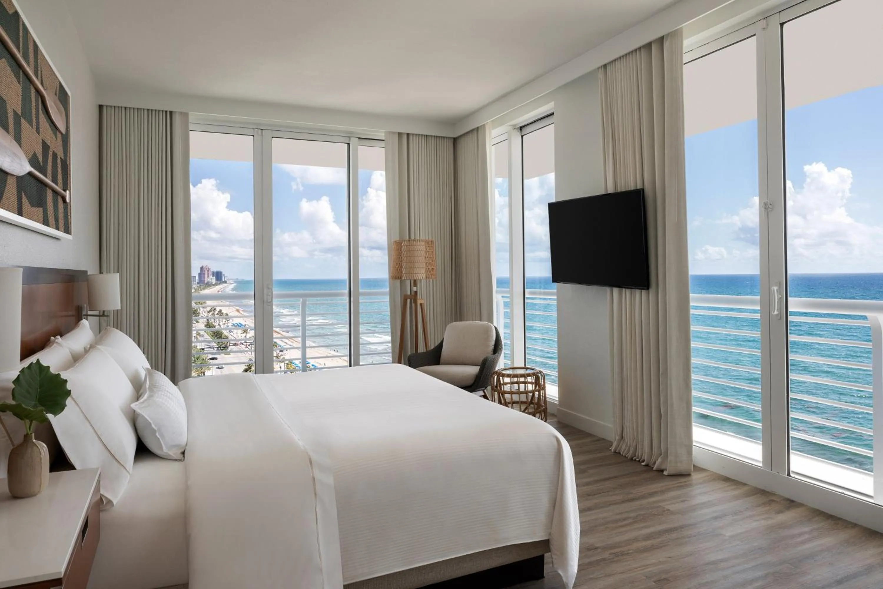 Bedroom, Bed in The Westin Fort Lauderdale Beach Resort
