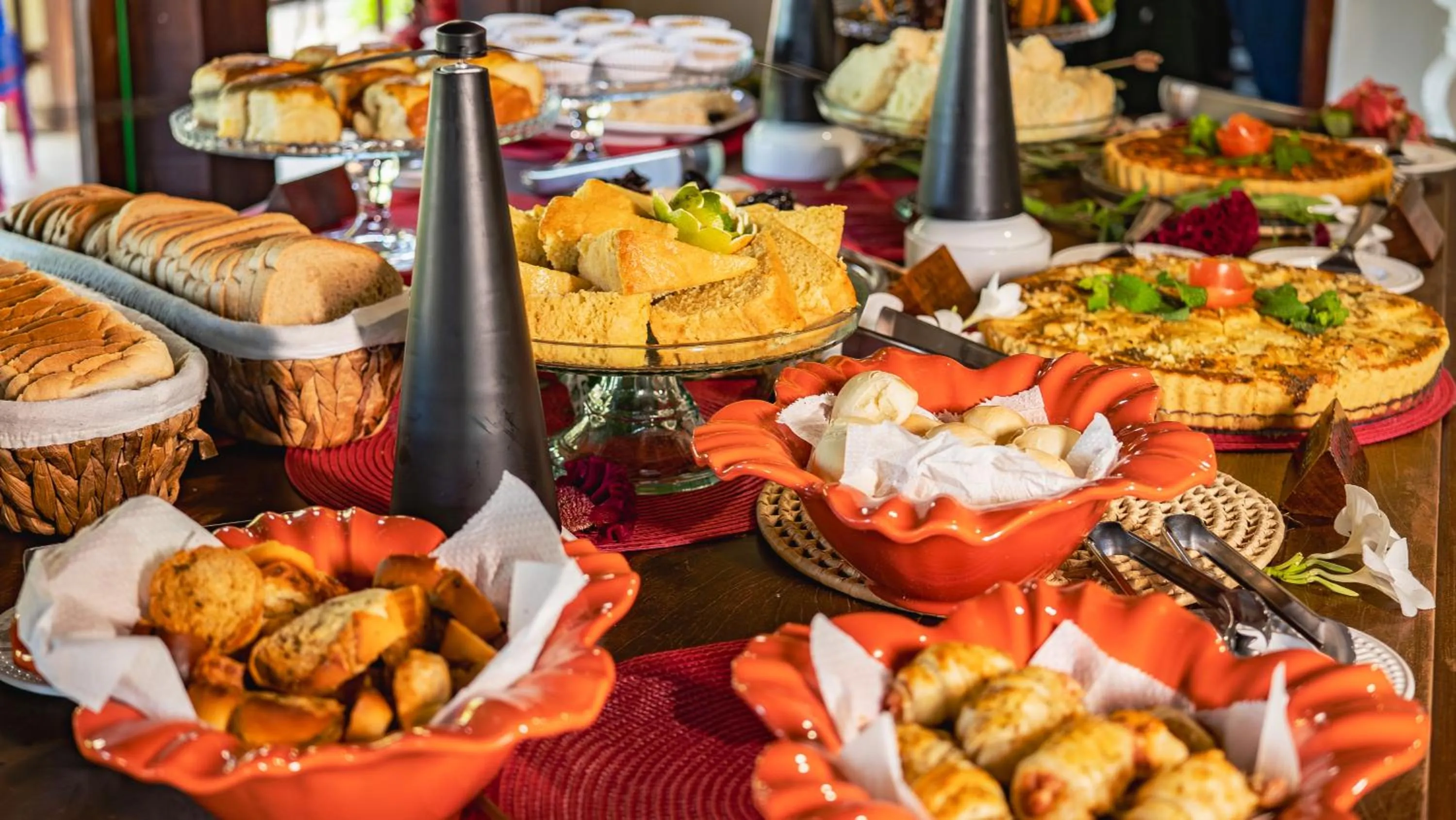 Buffet breakfast in Pousada Bicho Preguiça