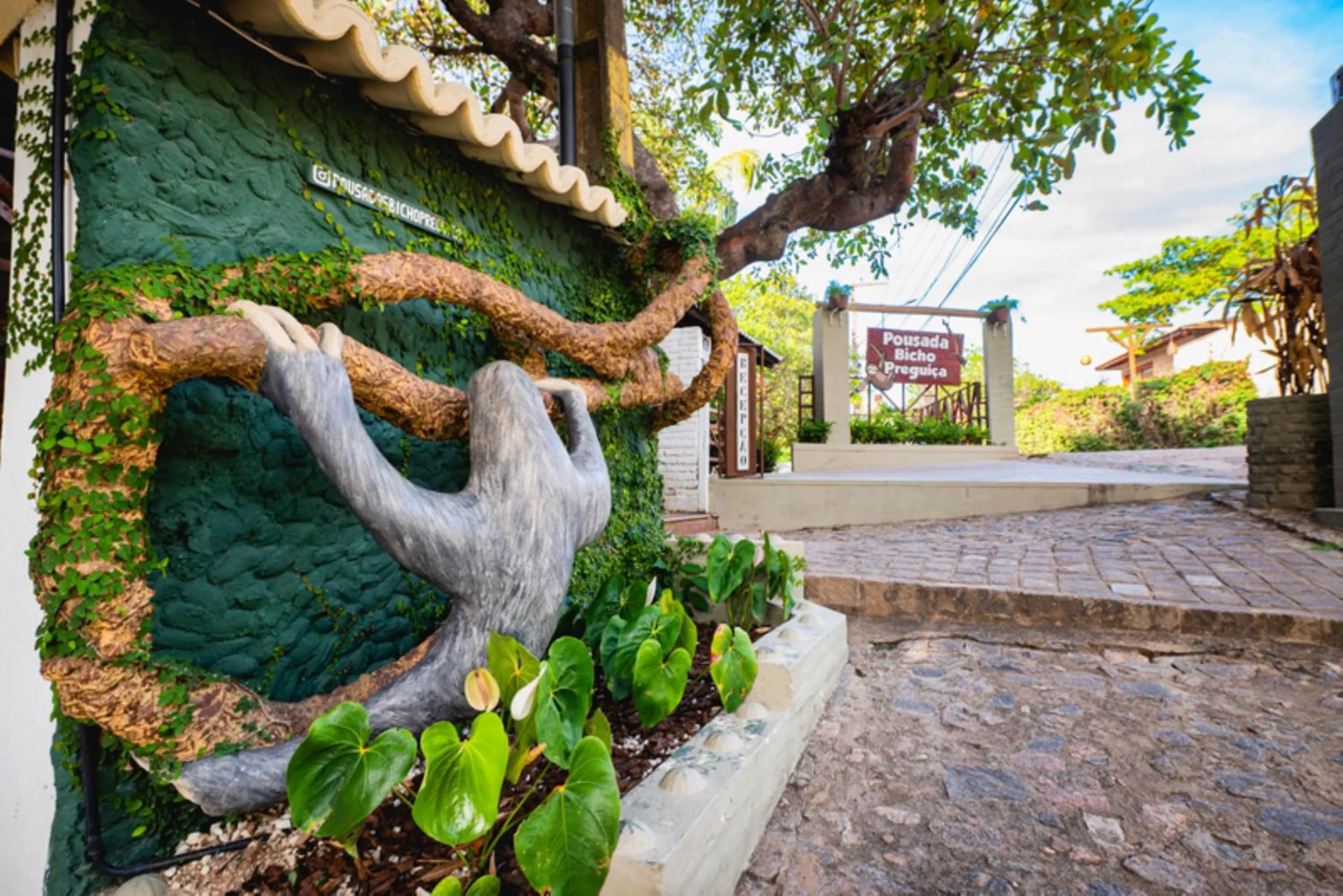 Facade/entrance in Pousada Bicho Preguiça