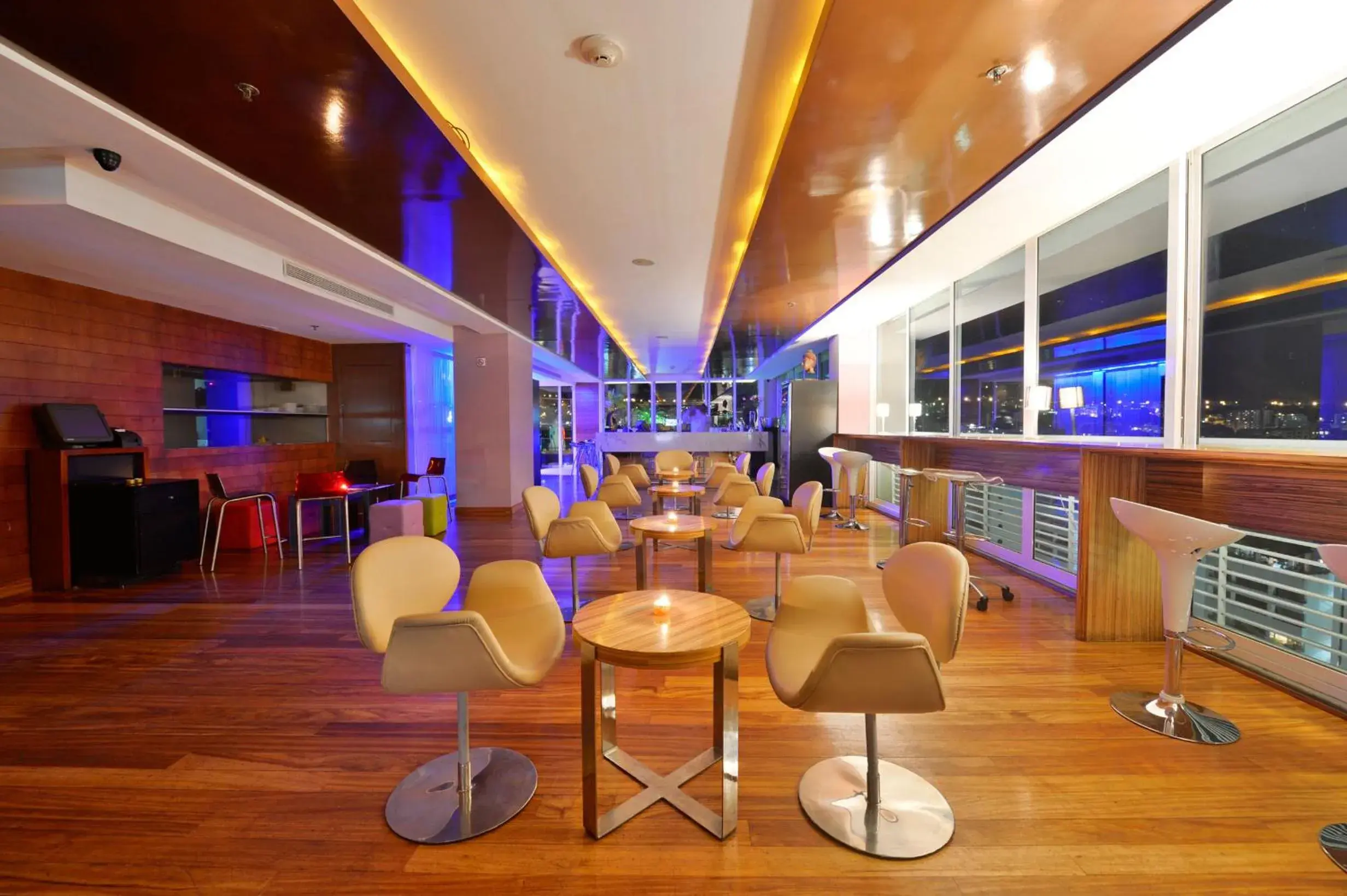 Lounge or bar in Pestana Caracas Premium City & Conference Hotel Lounge or bar in Pestana Caracas Premium City & Conference Hotel