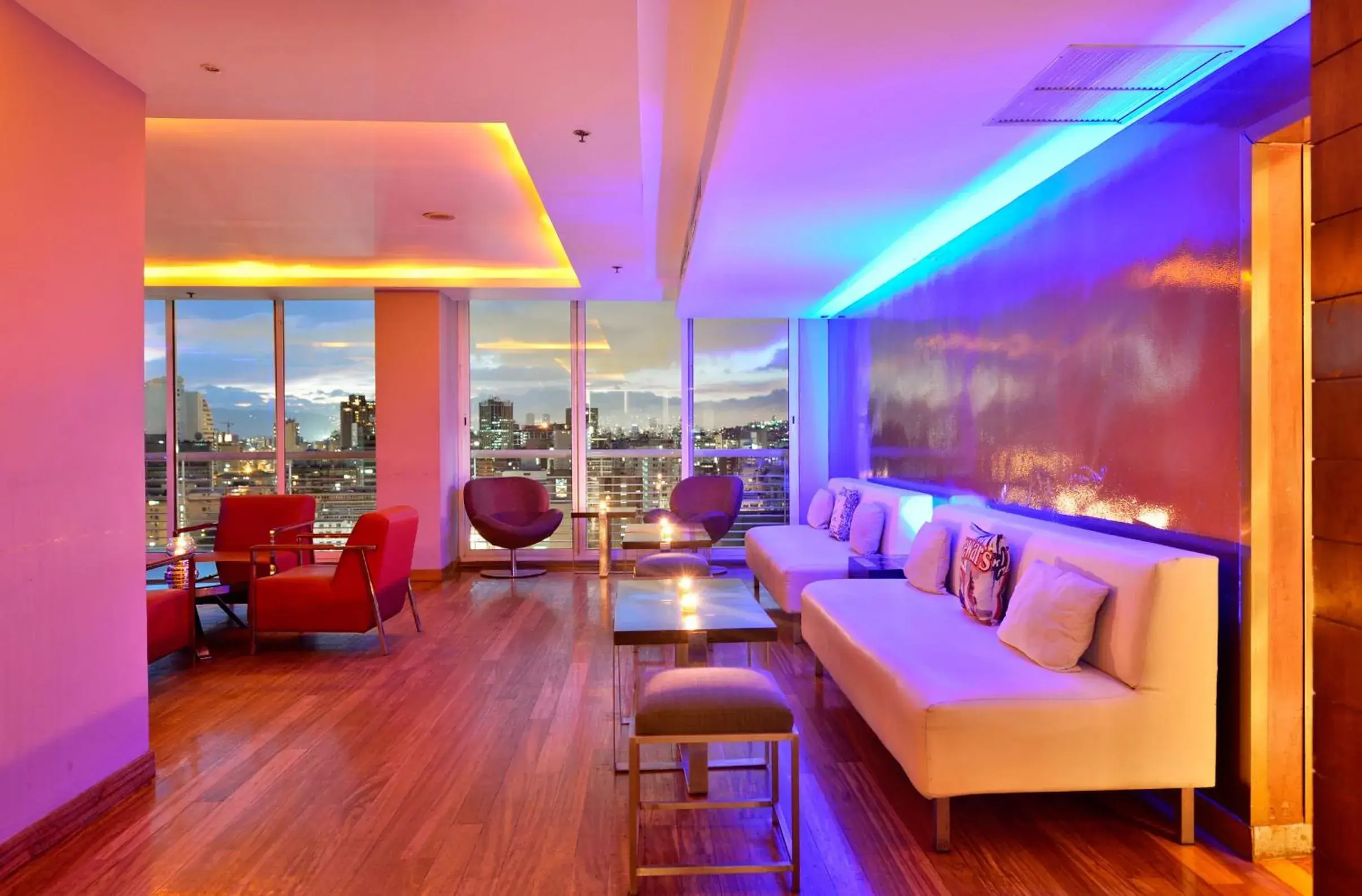 Lounge or bar in Pestana Caracas Premium City & Conference Hotel Lounge or bar in Pestana Caracas Premium City & Conference Hotel