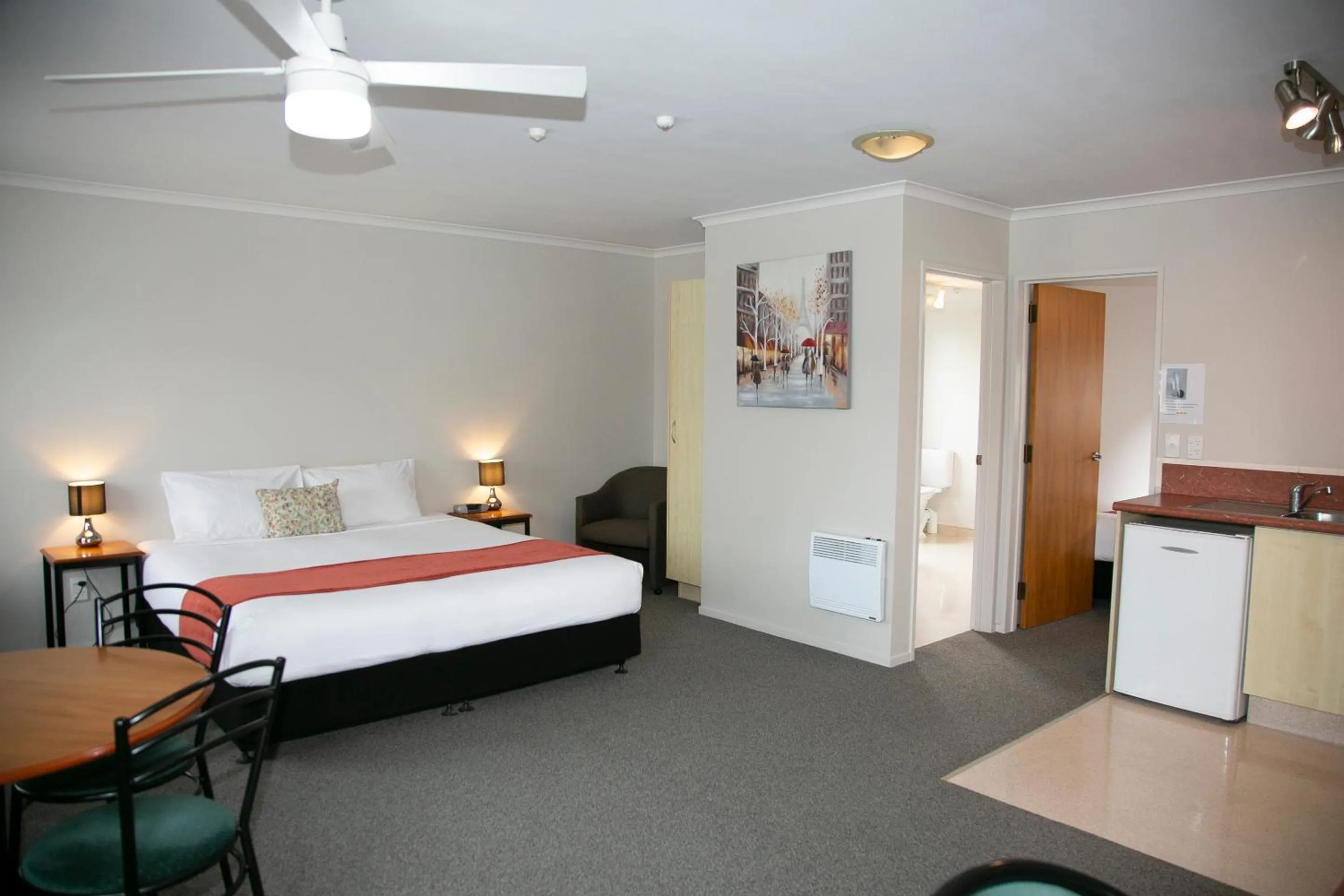 Bedroom, Bed in Bella Vista Motel Hamilton