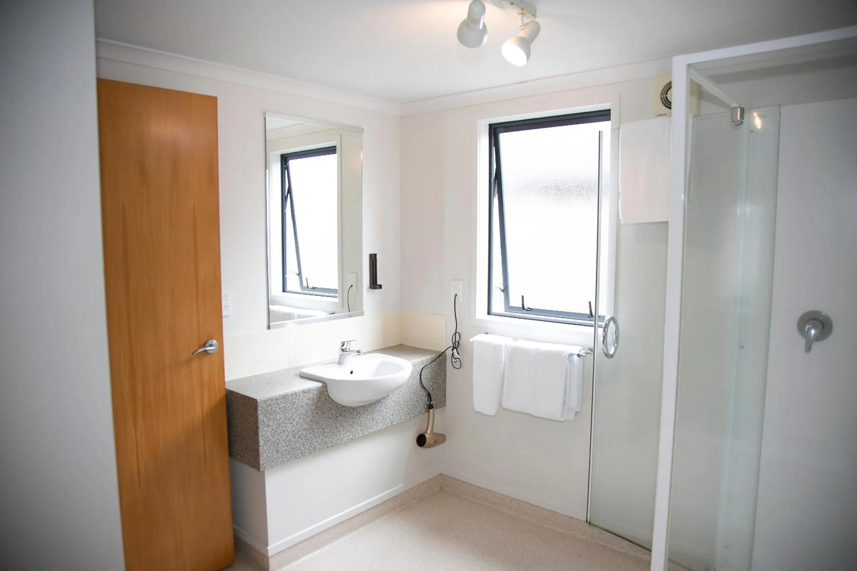 Bathroom in Bella Vista Motel Hamilton