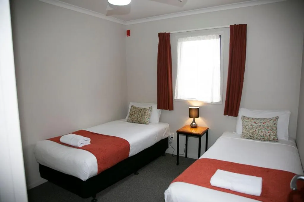 Bed in Bella Vista Motel Hamilton