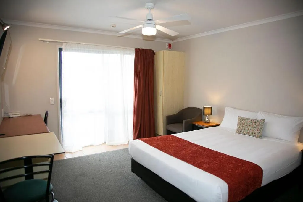 Bed in Bella Vista Motel Hamilton