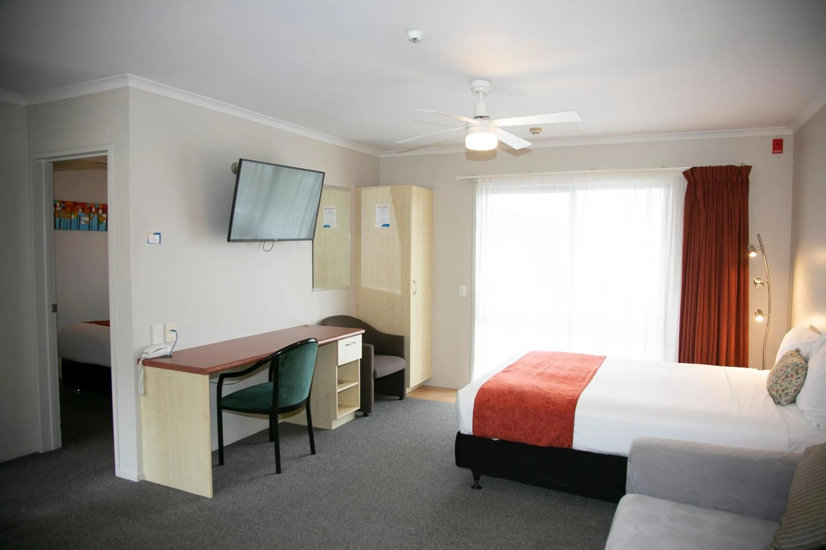 Living room, Bed in Bella Vista Motel Hamilton