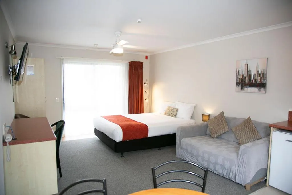 Bed in Bella Vista Motel Hamilton