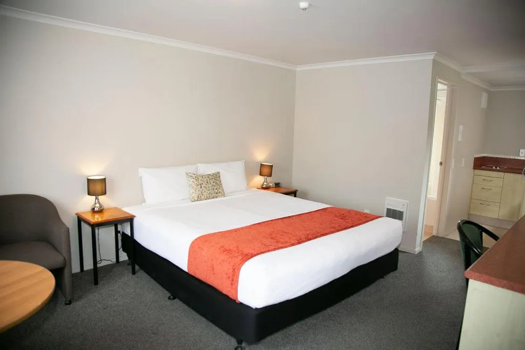 Bed in Bella Vista Motel Hamilton