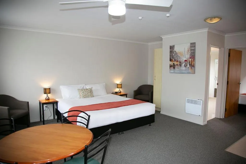 Bed in Bella Vista Motel Hamilton