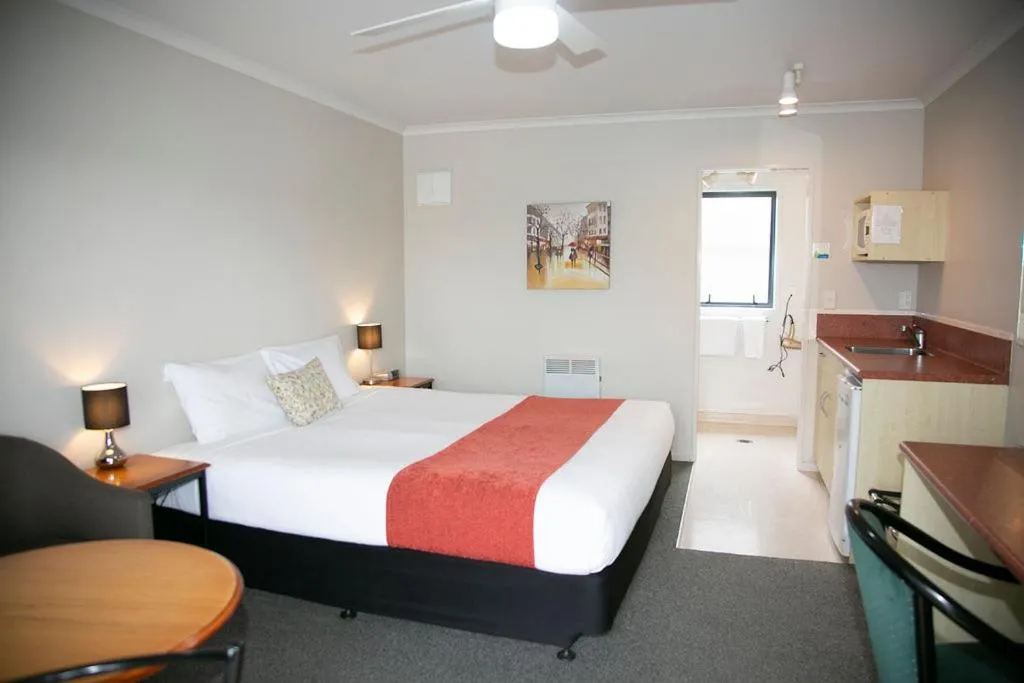 Bed in Bella Vista Motel Hamilton