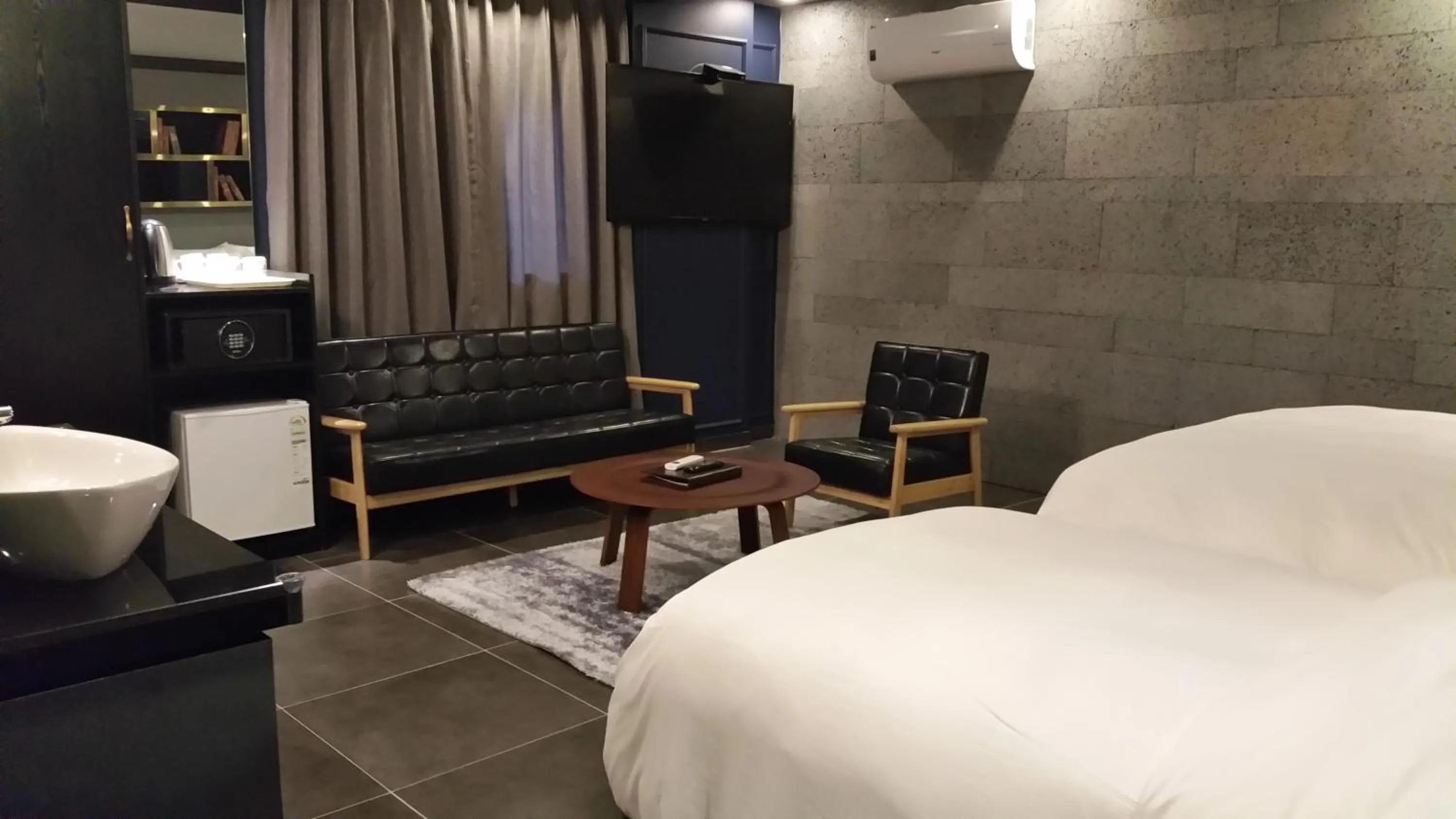 Decorative detail in Kobos Hotel