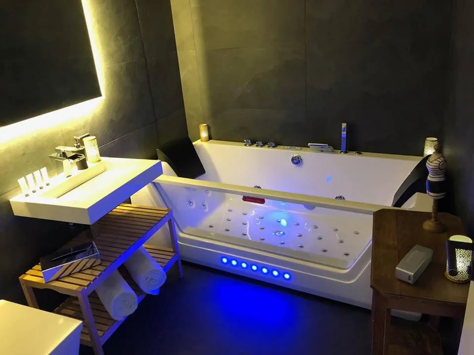 Bathroom in Suites Residences Spa