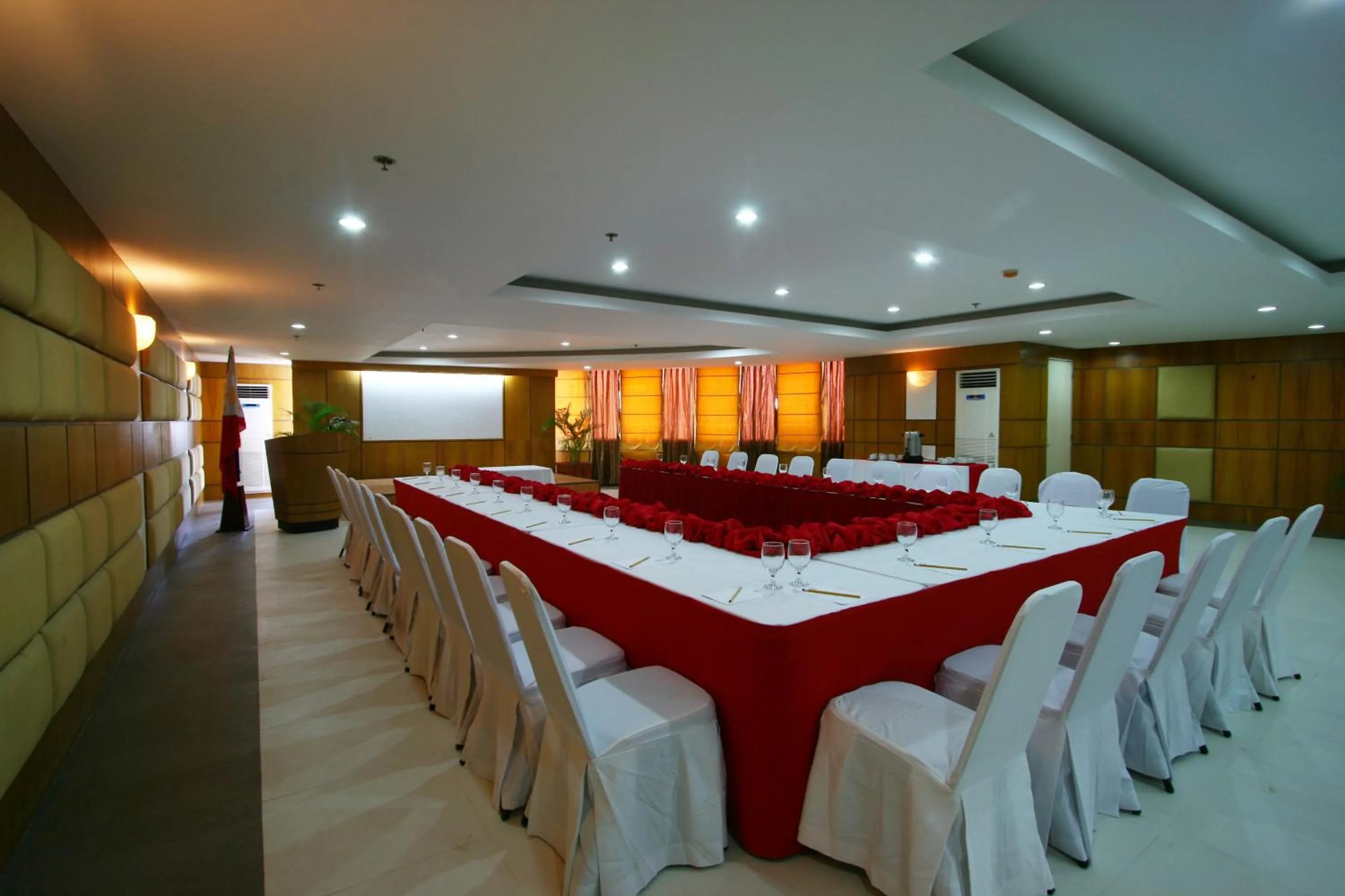 Banquet/Function facilities in Crown Regency Hotel & Towers