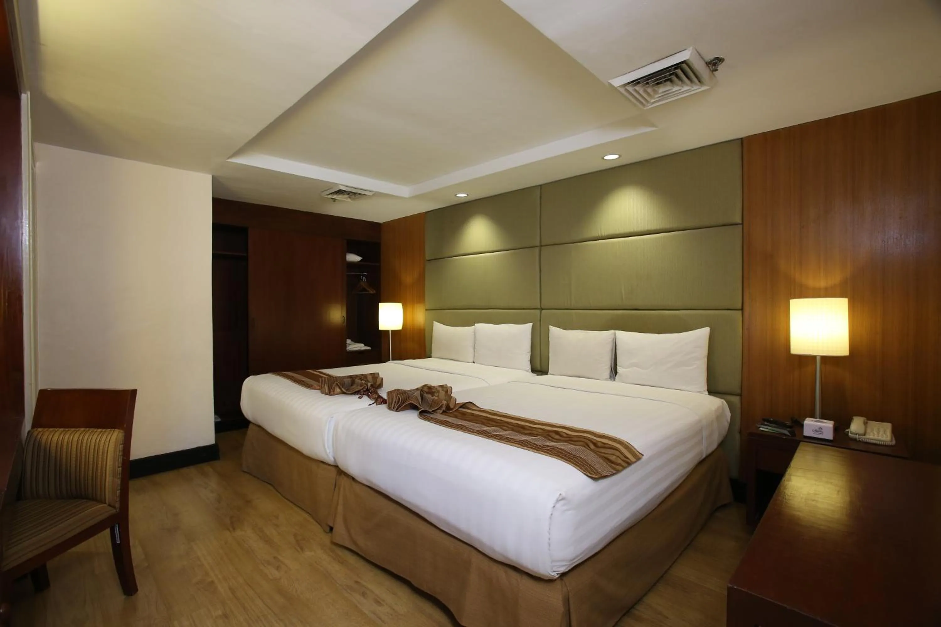 Photo of the whole room, Bed in Crown Regency Hotel & Towers