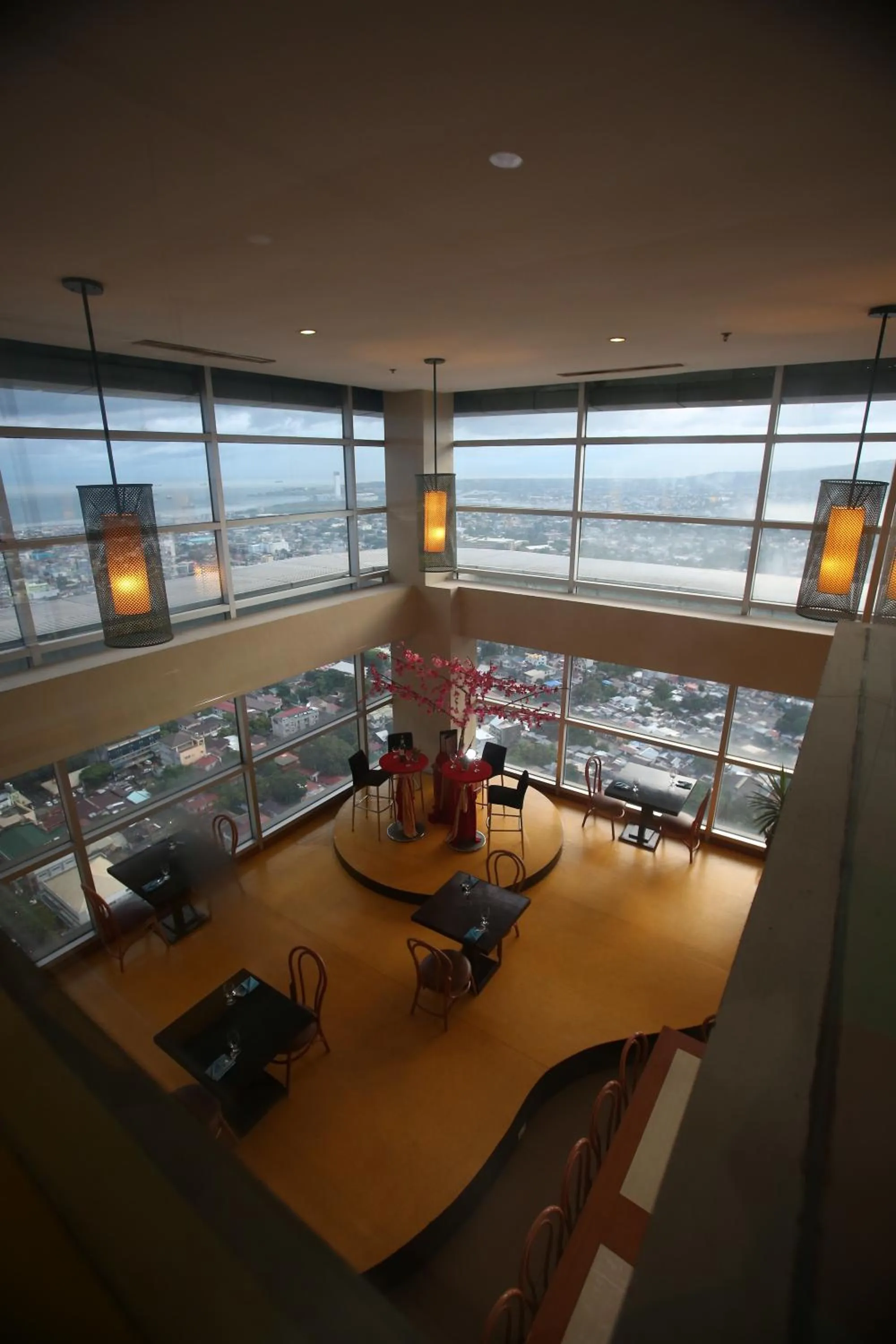 Restaurant/places to eat in Crown Regency Hotel & Towers