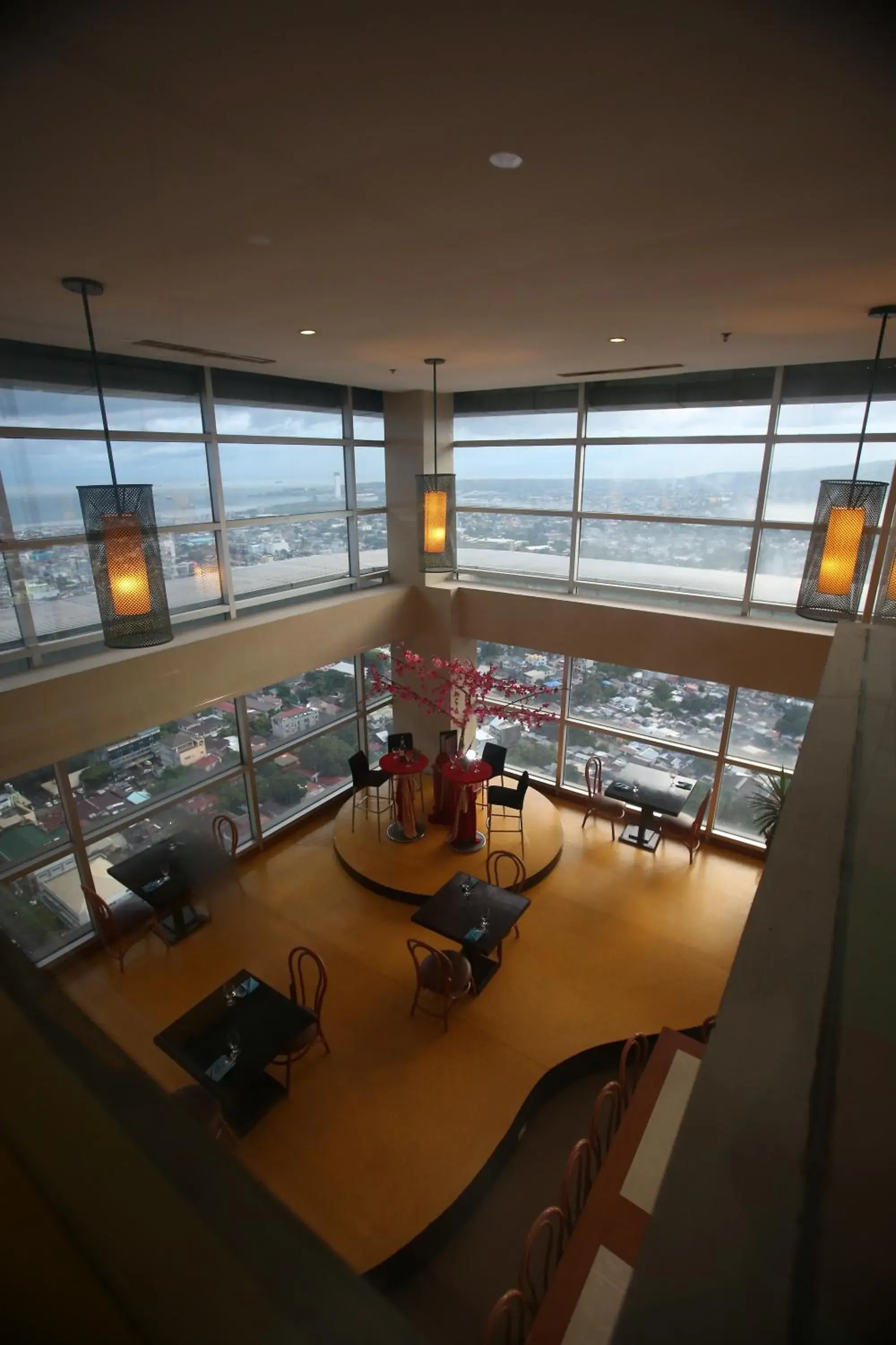 Restaurant/places to eat in Crown Regency Hotel & Towers Restaurant/places to eat in Crown Regency Hotel & Towers