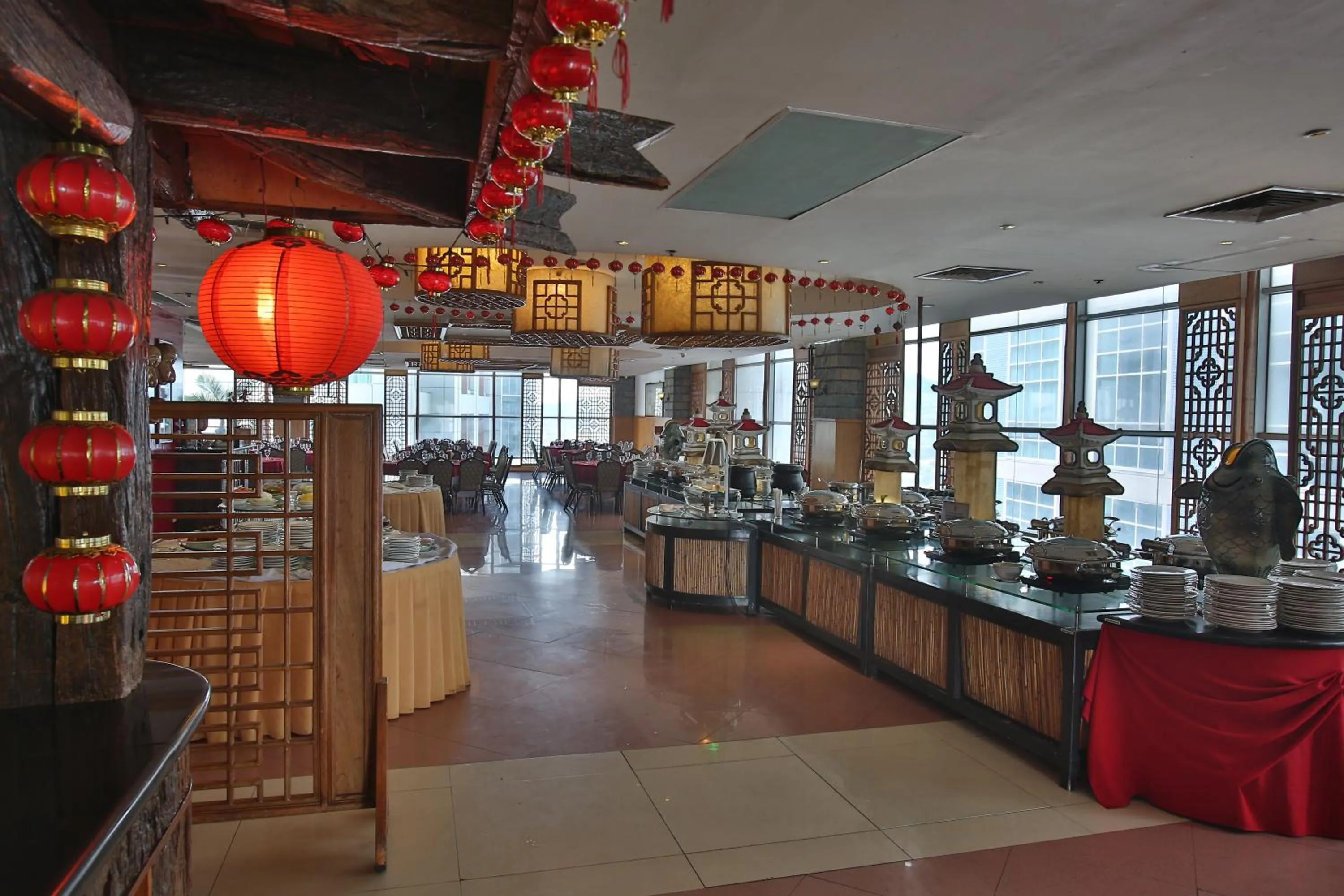 Restaurant/places to eat in Crown Regency Hotel & Towers