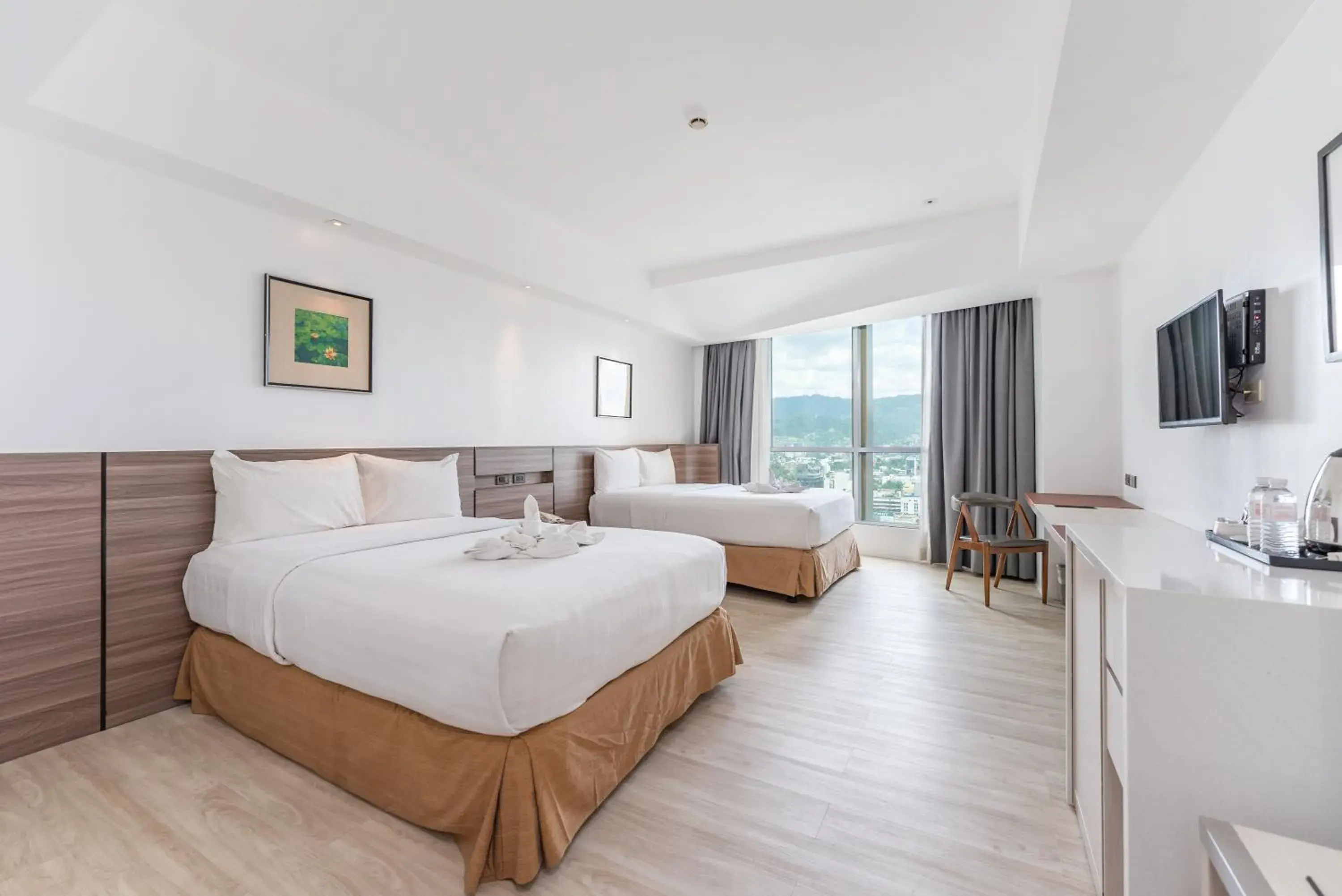 Bed in Crown Regency Hotel & Towers Bed in Crown Regency Hotel & Towers