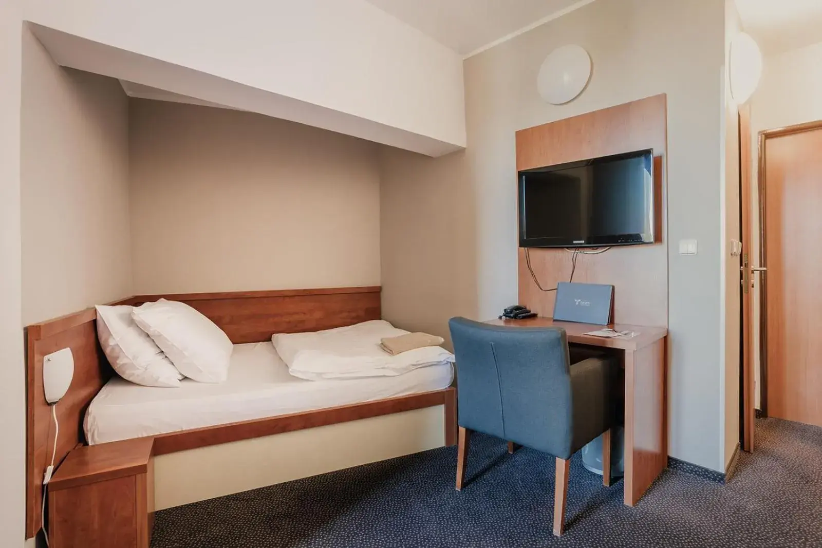 Standard Twin Room with Wellness Access - single occupancy in Atrium Hotel - Family friendly Standard Twin Room with Wellness Access - single occupancy in Atrium Hotel - Family friendly