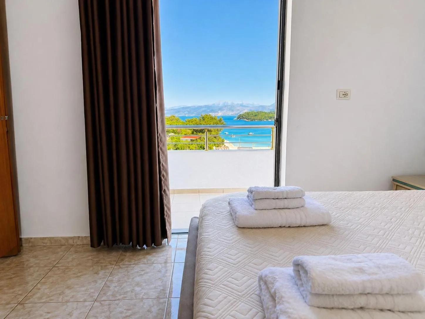 Sea view, Bed in Vila Bilali