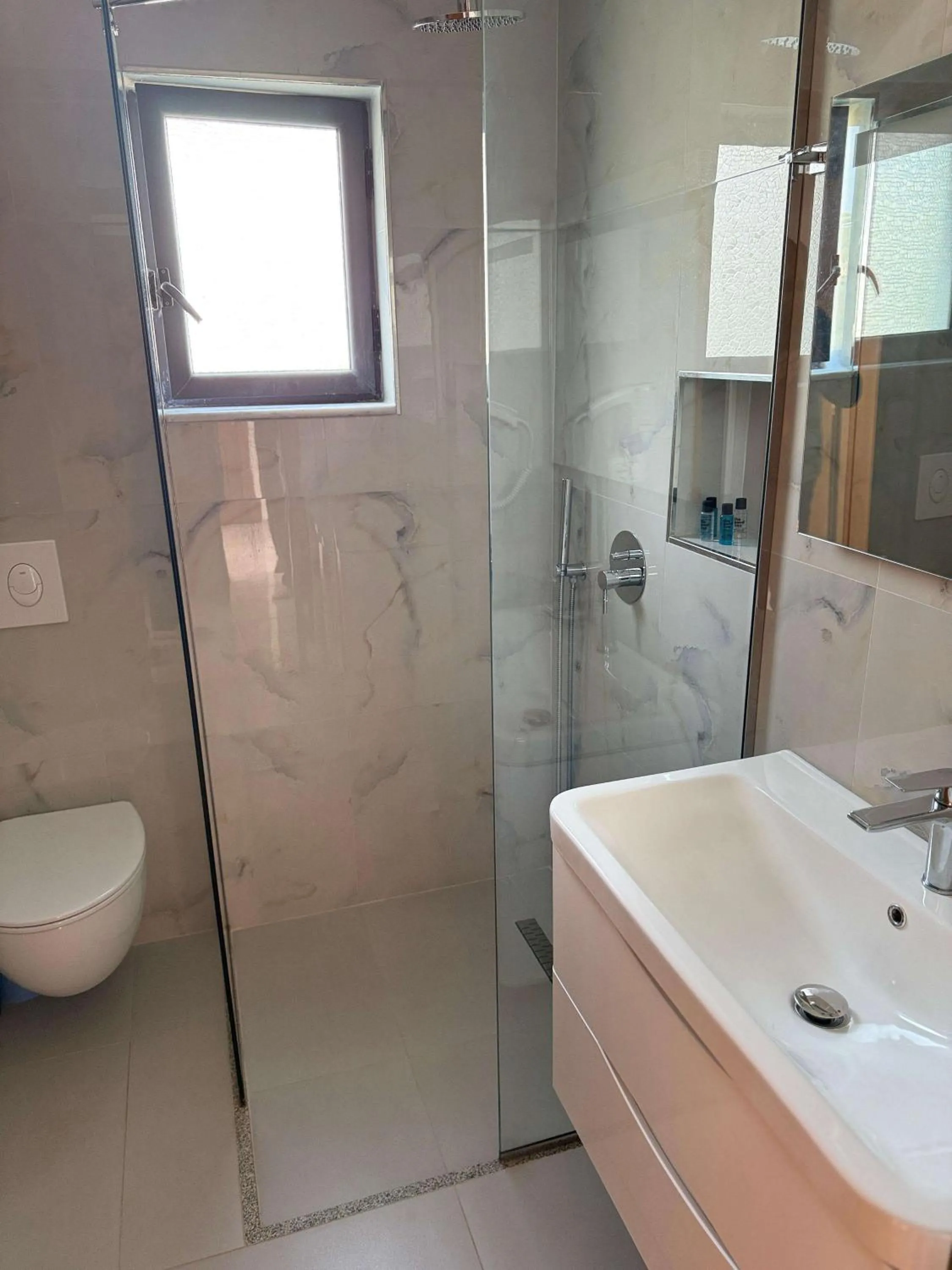 Shower in Vila Bilali