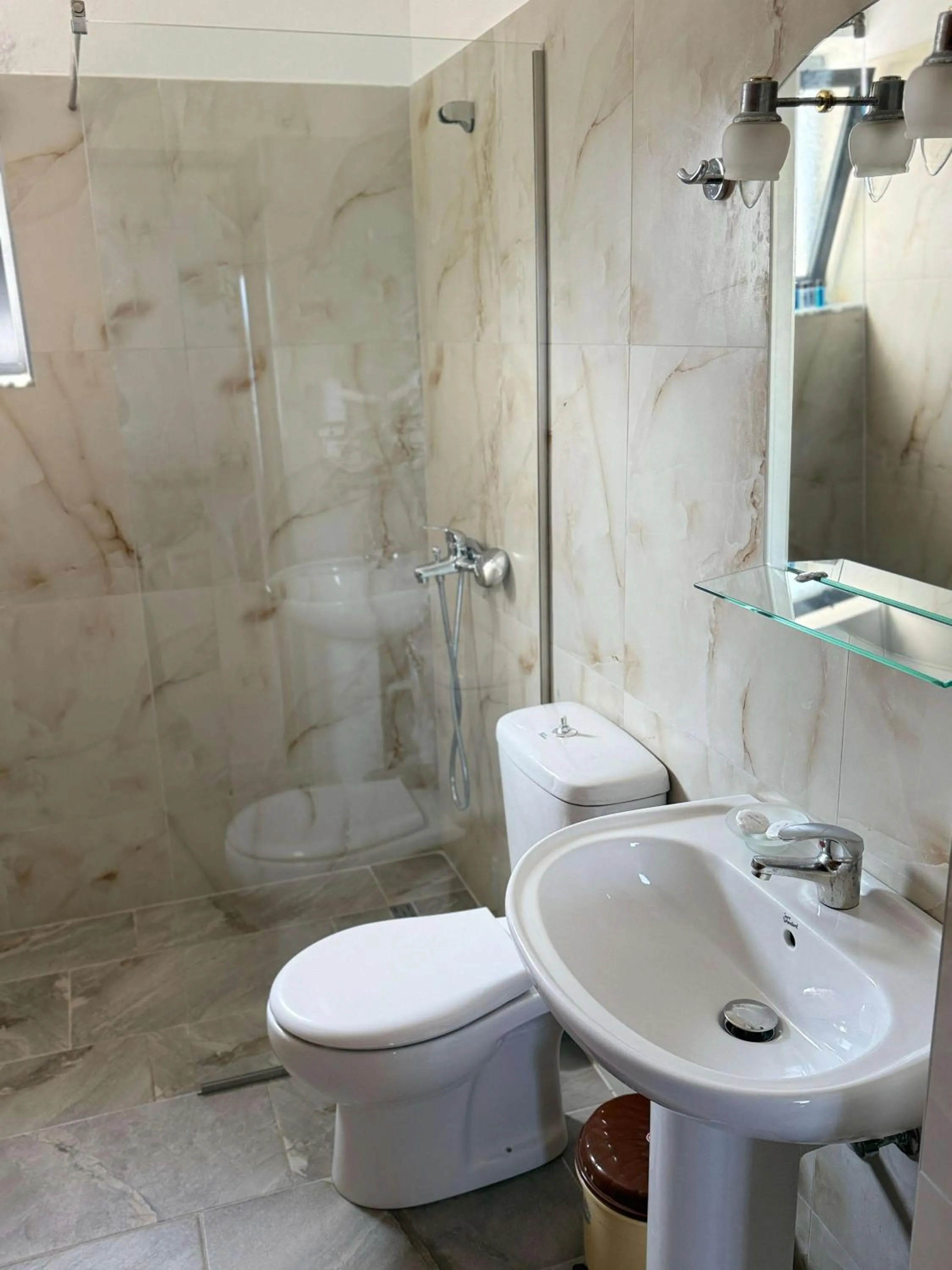 Shower in Vila Bilali