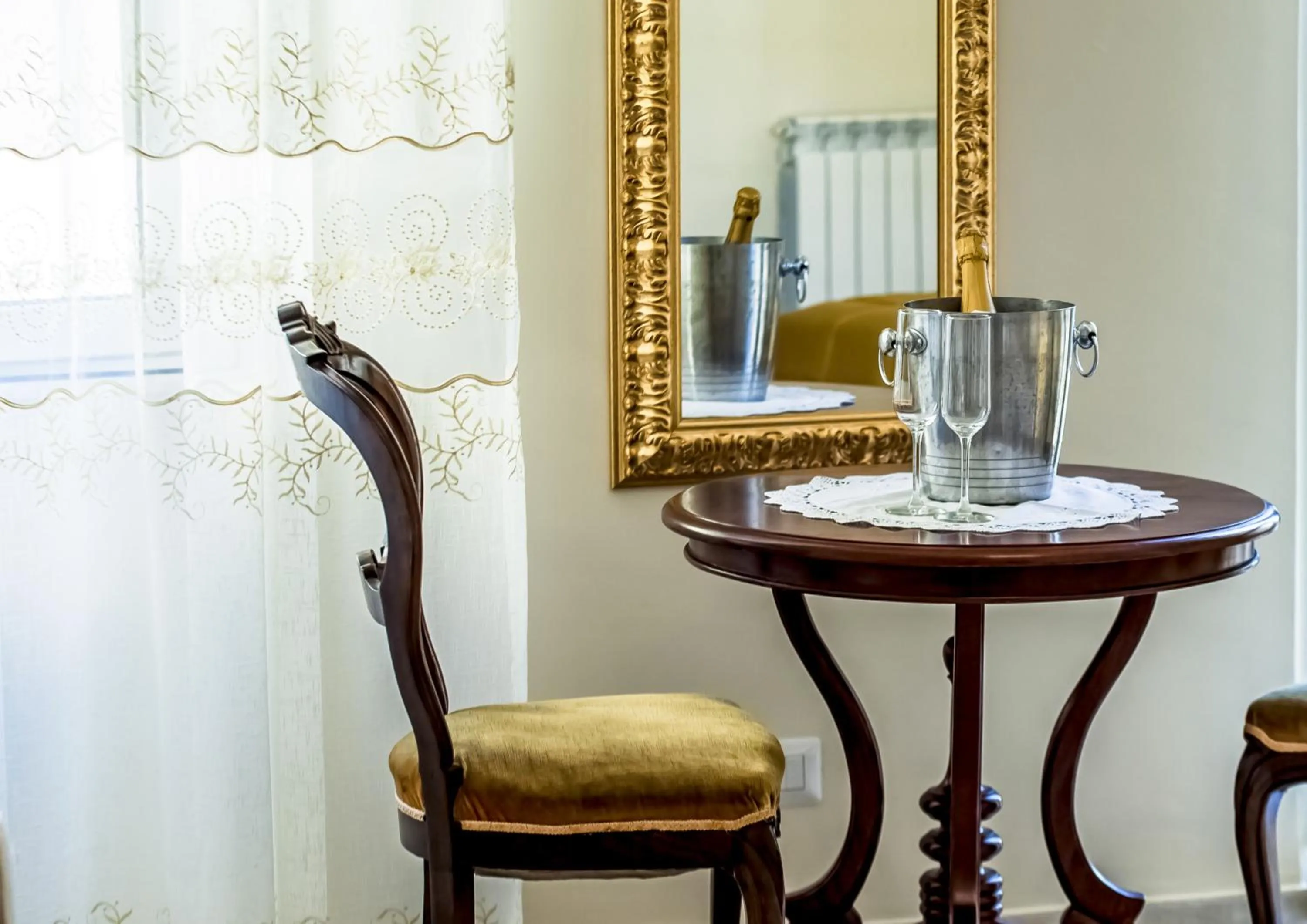 Decorative detail in B&B Veronicas