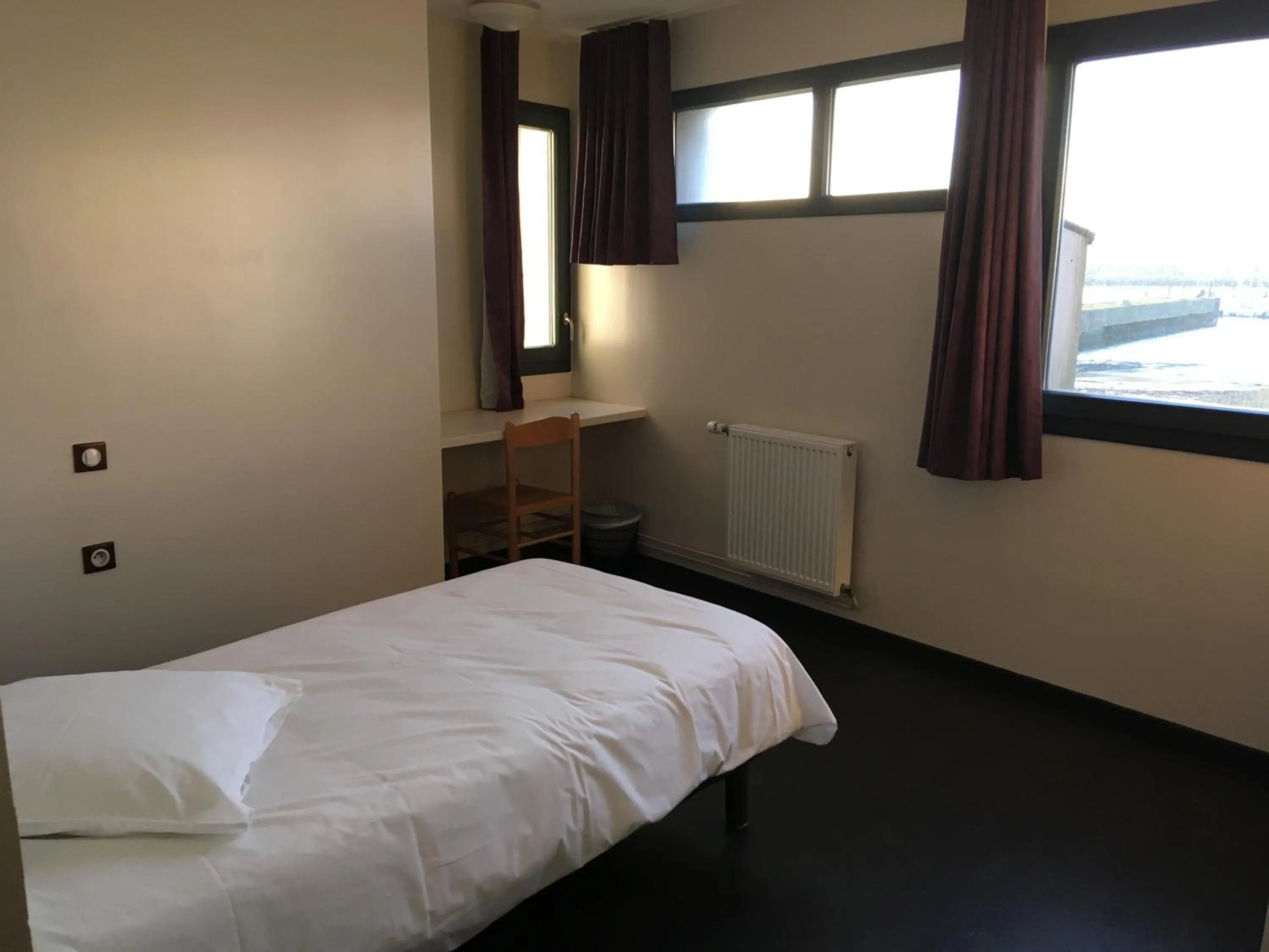 Bedroom, Bed in Auberge de jeunesse L'Escale