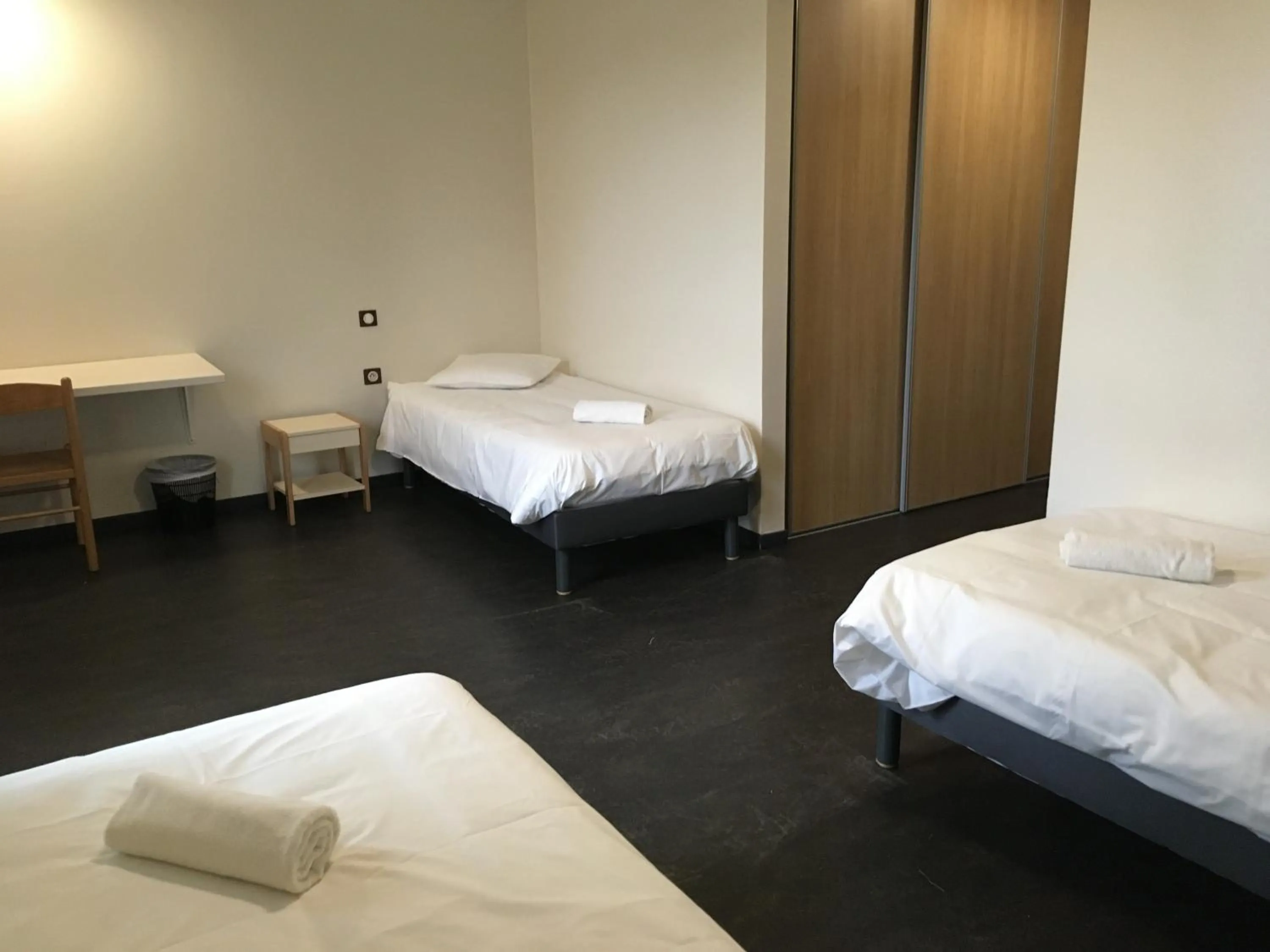 Bedroom, Bed in Auberge de jeunesse L'Escale