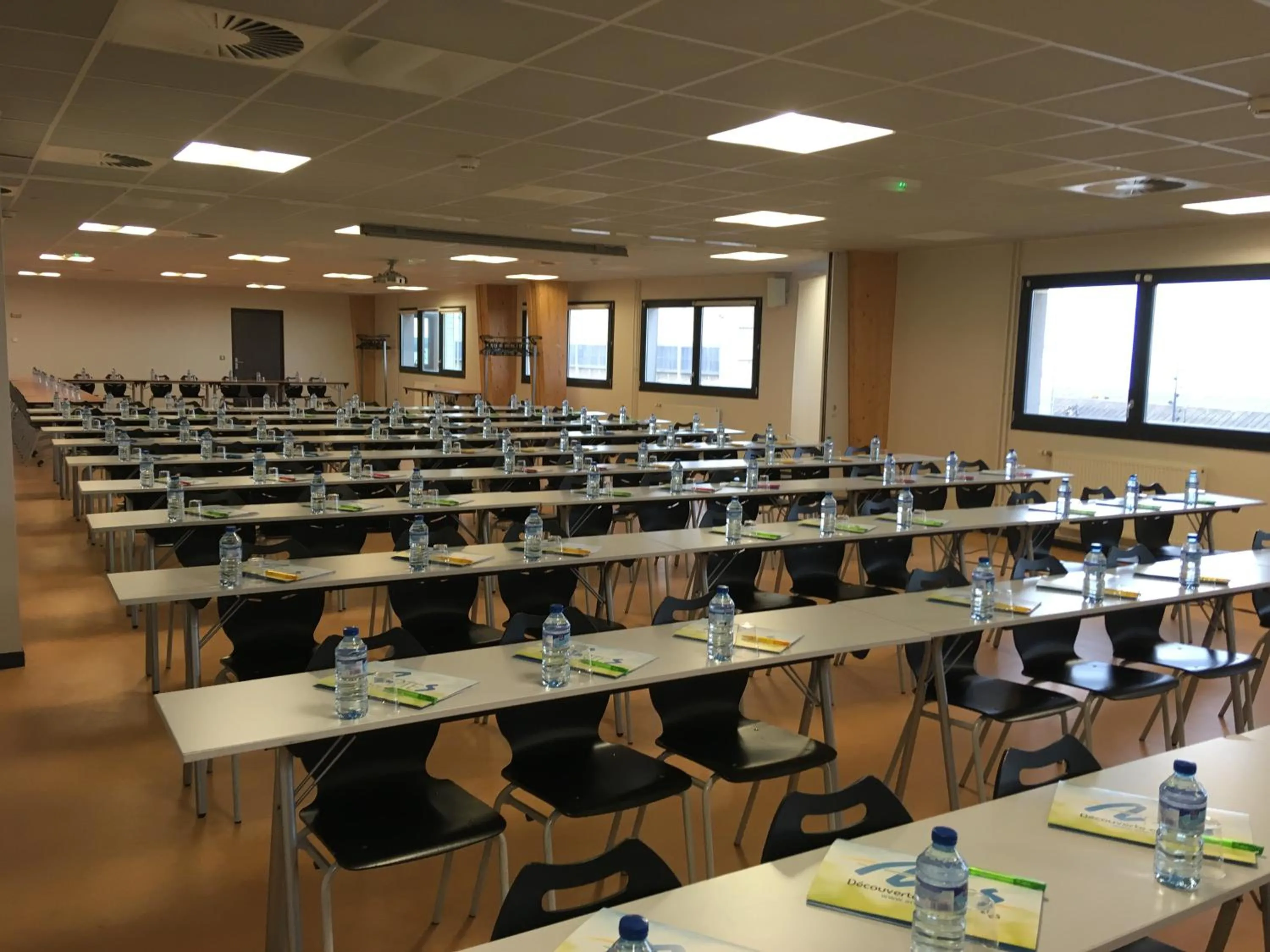 Meeting/conference room in Auberge de jeunesse L'Escale