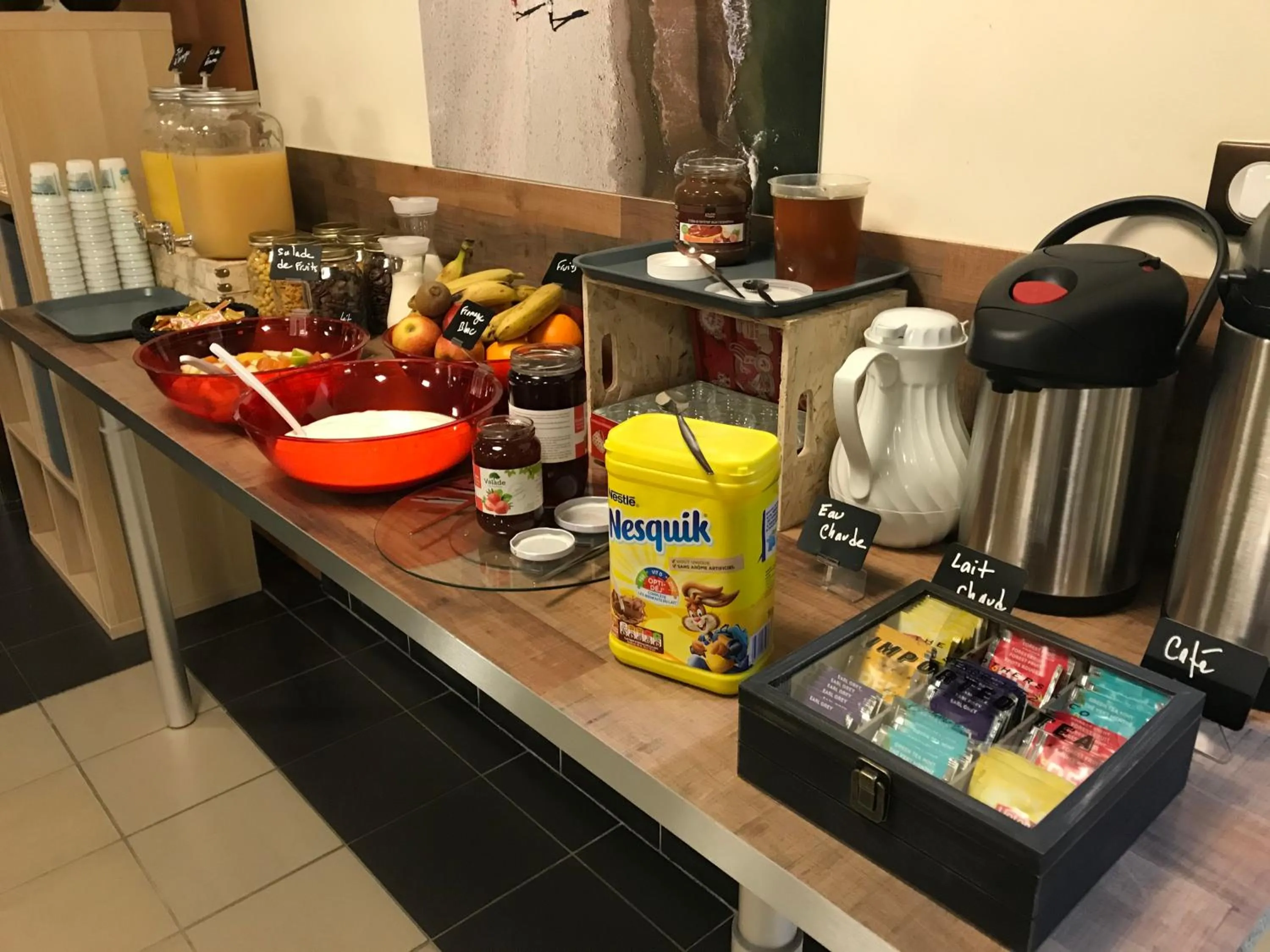 Continental breakfast in Auberge de jeunesse L'Escale
