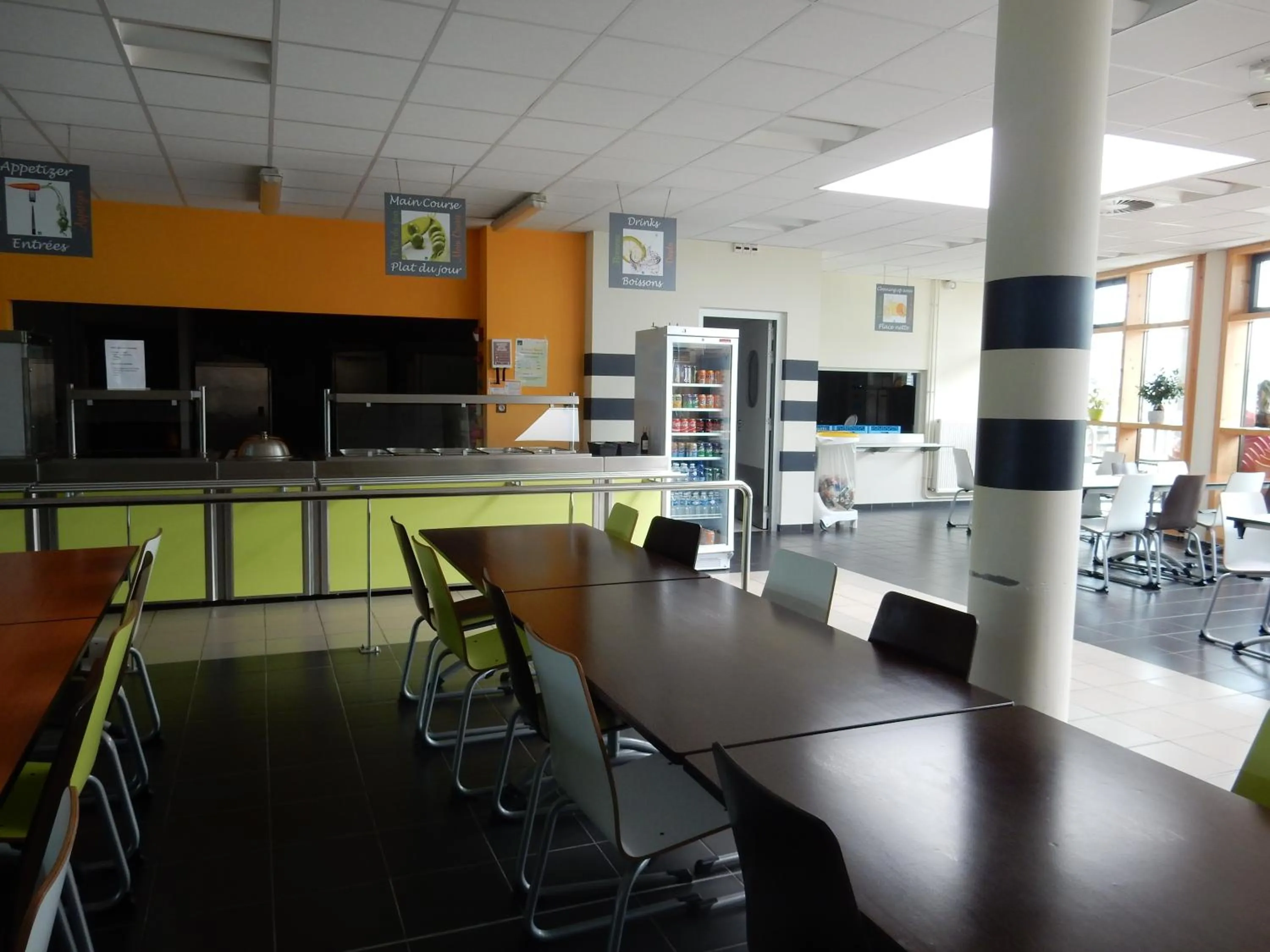 Restaurant/places to eat in Auberge de jeunesse L'Escale