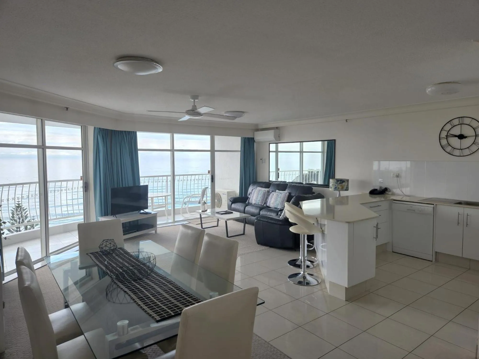 Kitchen or kitchenette in Burleigh Surf Apartments