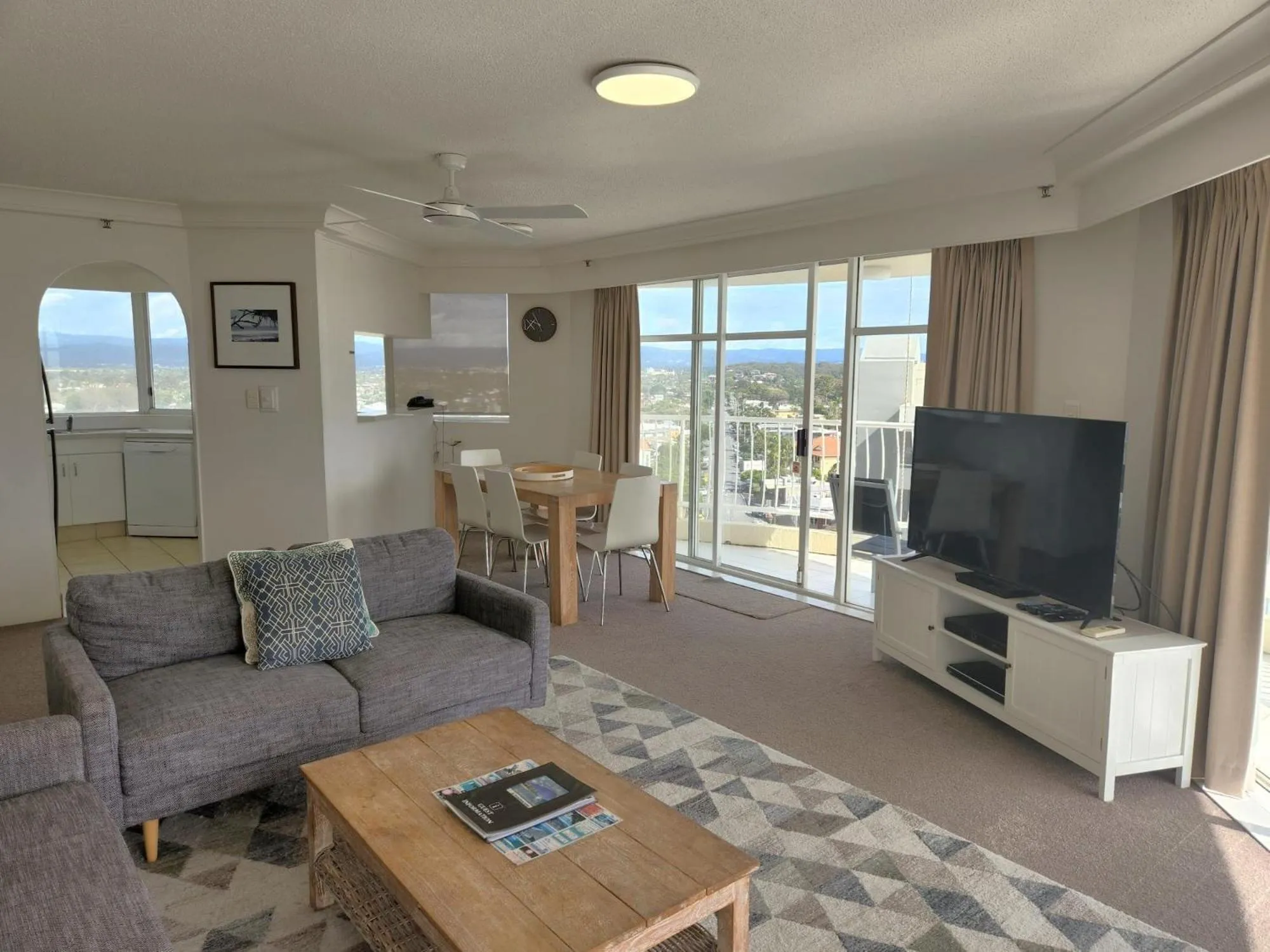 TV and multimedia in Burleigh Surf Apartments