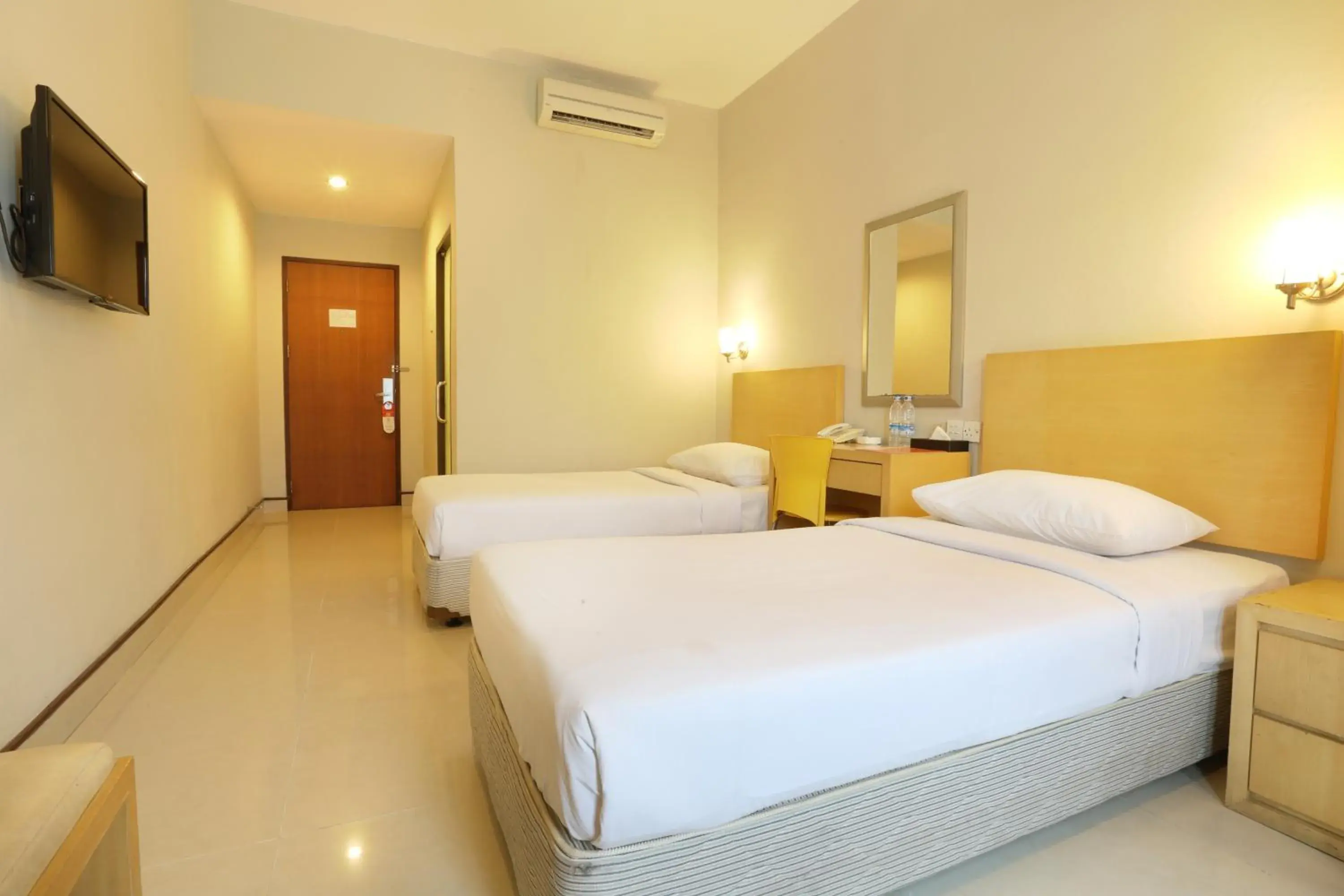 Photo of the whole room, Bed in Triniti Hotel Batam Photo of the whole room, Bed in Triniti Hotel Batam
