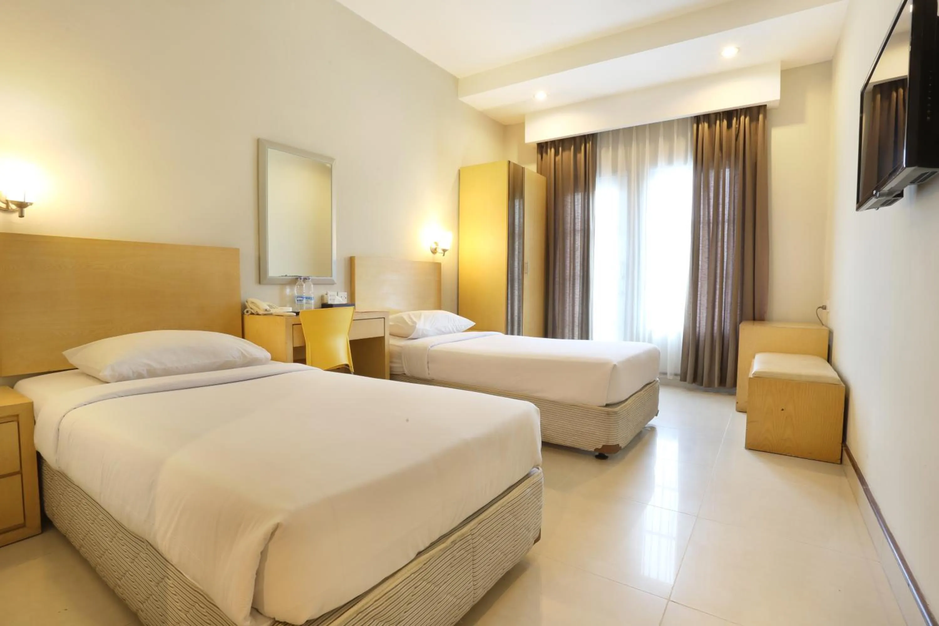 Photo of the whole room, Bed in Triniti Hotel Batam