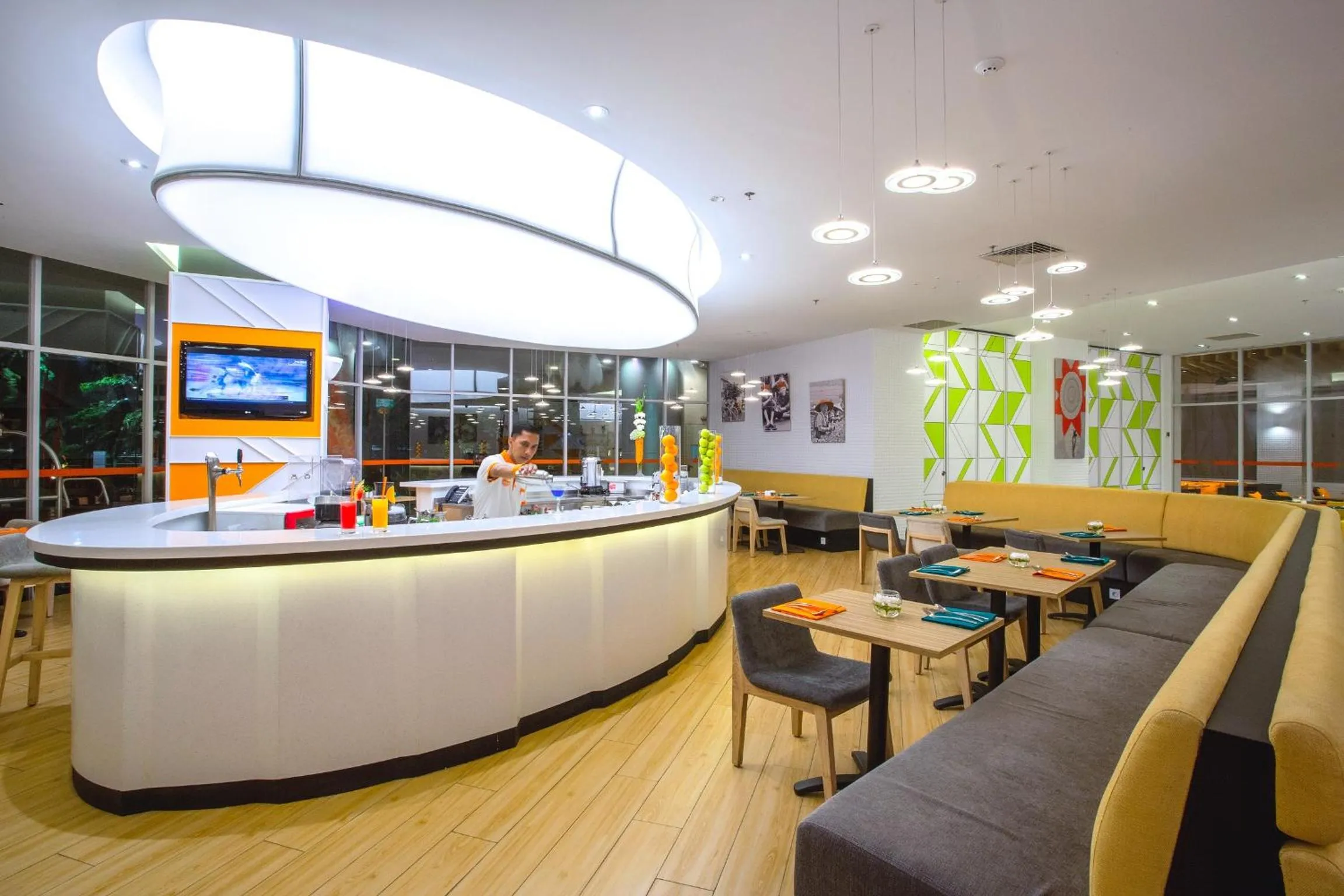 Restaurant/places to eat in HARRIS Hotel and Conventions Kelapa Gading Jakarta