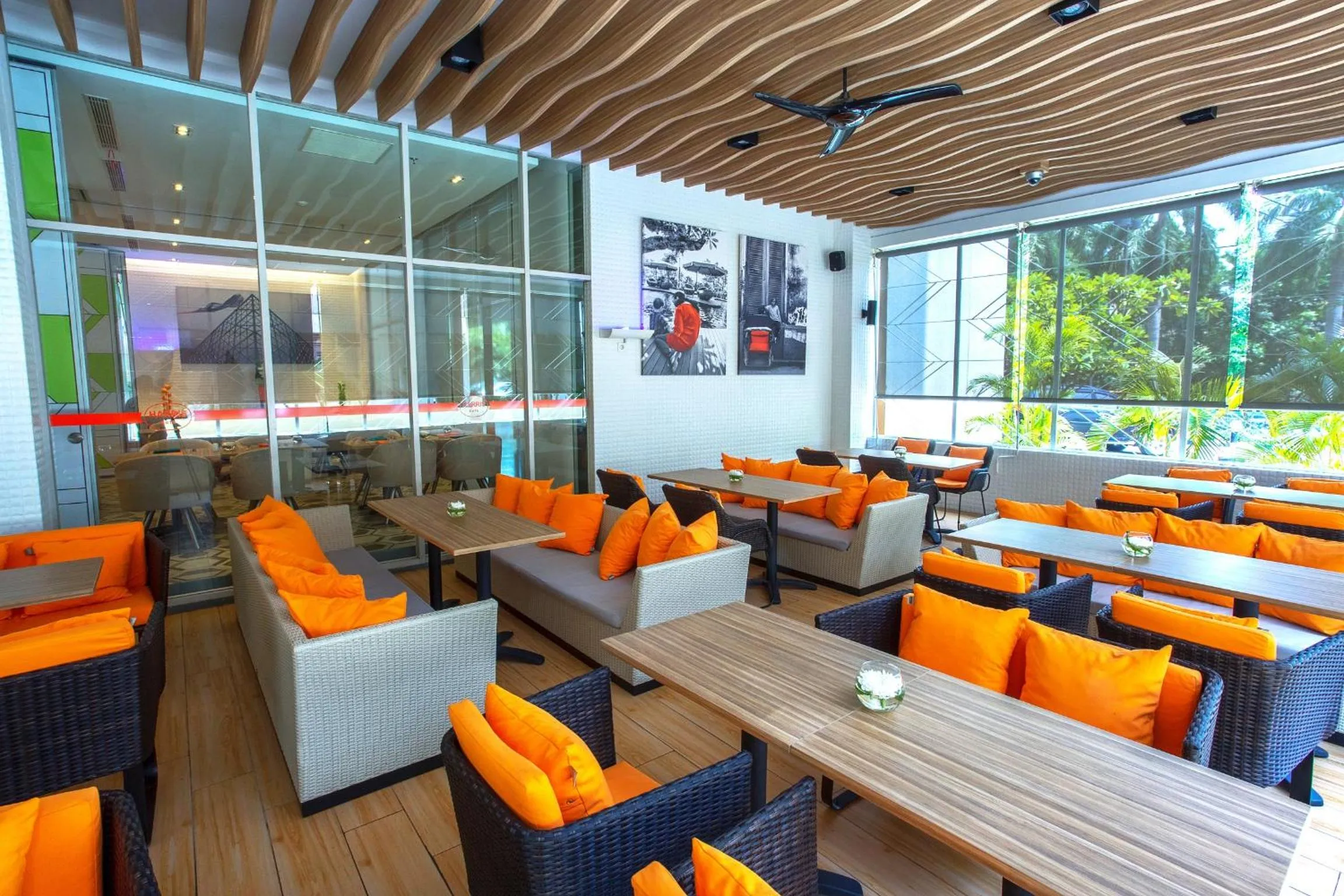 Restaurant/places to eat in HARRIS Hotel and Conventions Kelapa Gading Jakarta